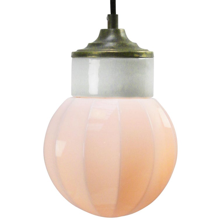 Porcelain industrial hanging lamp.
White porcelain, brass and clear glass.
2 conductors, no ground.

Weight: 1.20 kg / 2.6 lb

Priced per individual item. All lamps have been made suitable by international standards for incandescent light