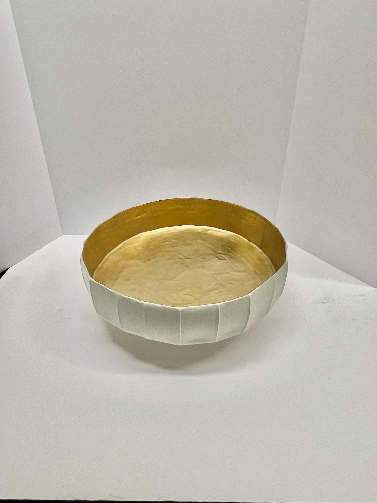 White Porcelain With 22 Karat Gold Interior Footed Bowl, Italy, Contemporary  In New Condition In New York, NY