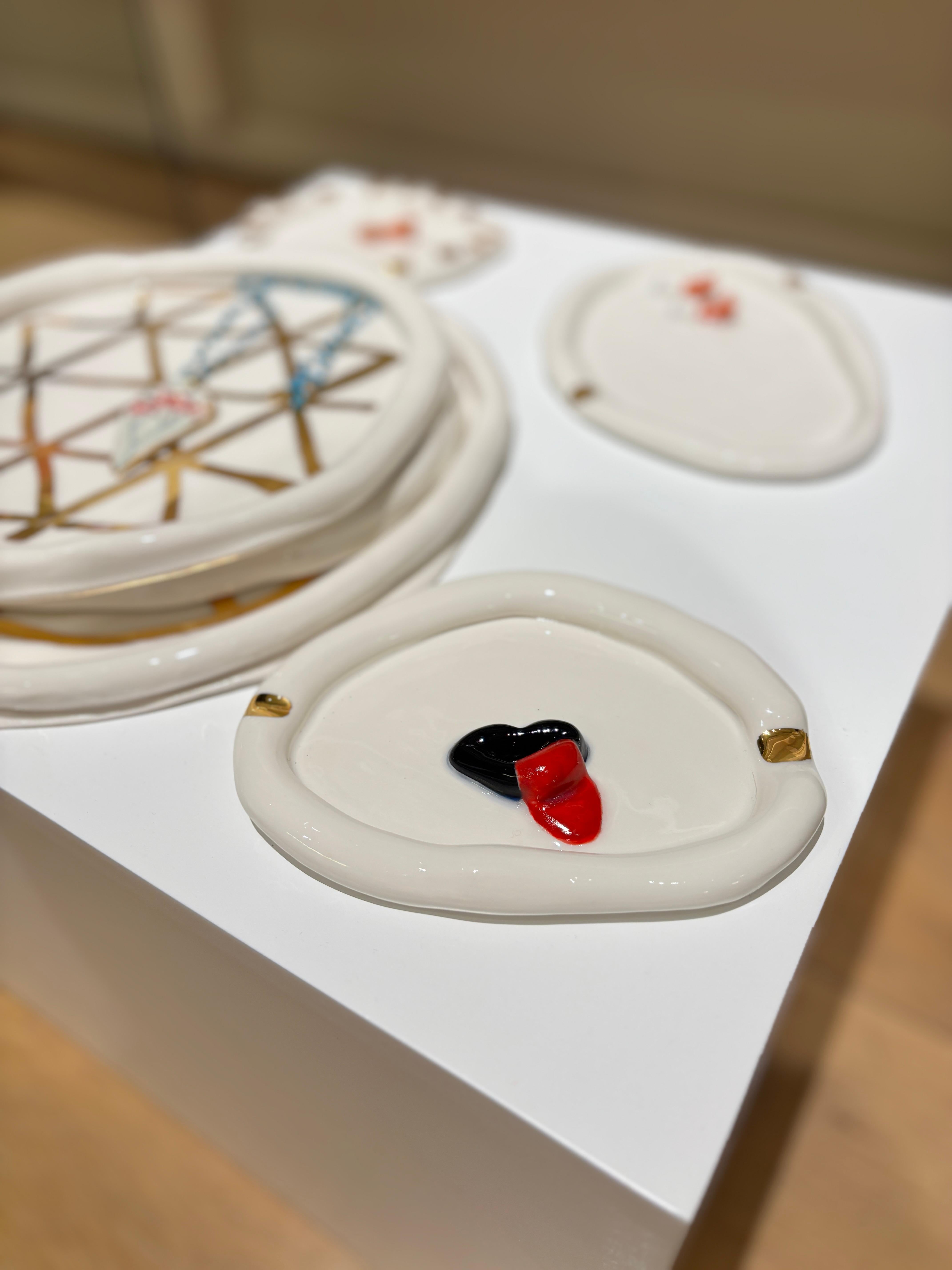 Porcelana Blanca con Labios Post Moderna Inspirada por Hania Jneid Siglo XXI y contemporáneo en venta