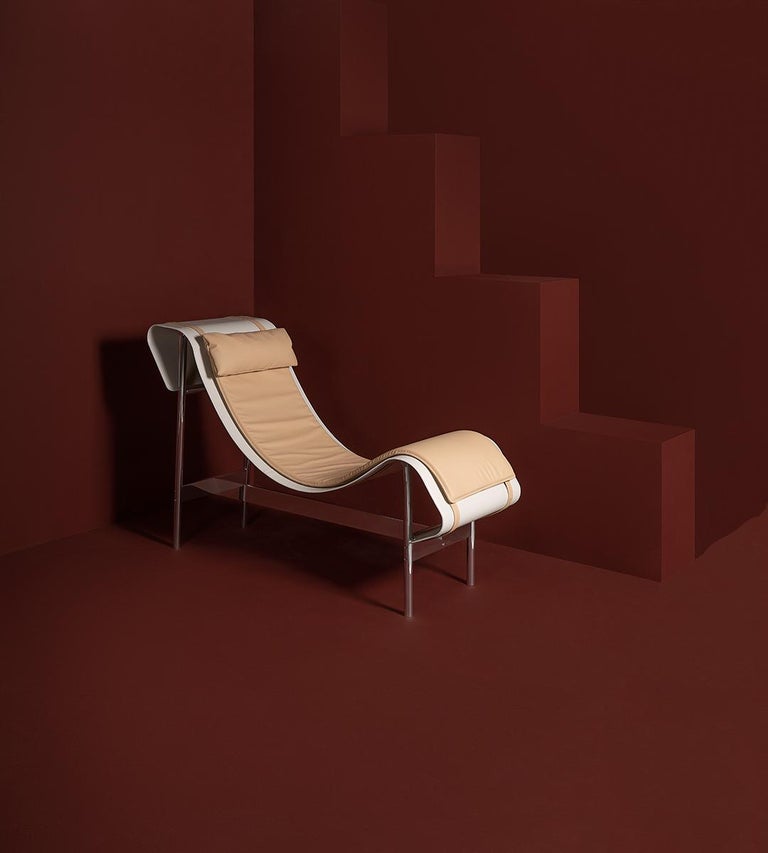 Designed by Christophe de la Fontaine, this modern chaise lounge invokes the spirit of a redefined, heightened Corbusier. Both the mattress base and seat are constructed of leather. The light-weight aluminum base can be produced in powder-coated or