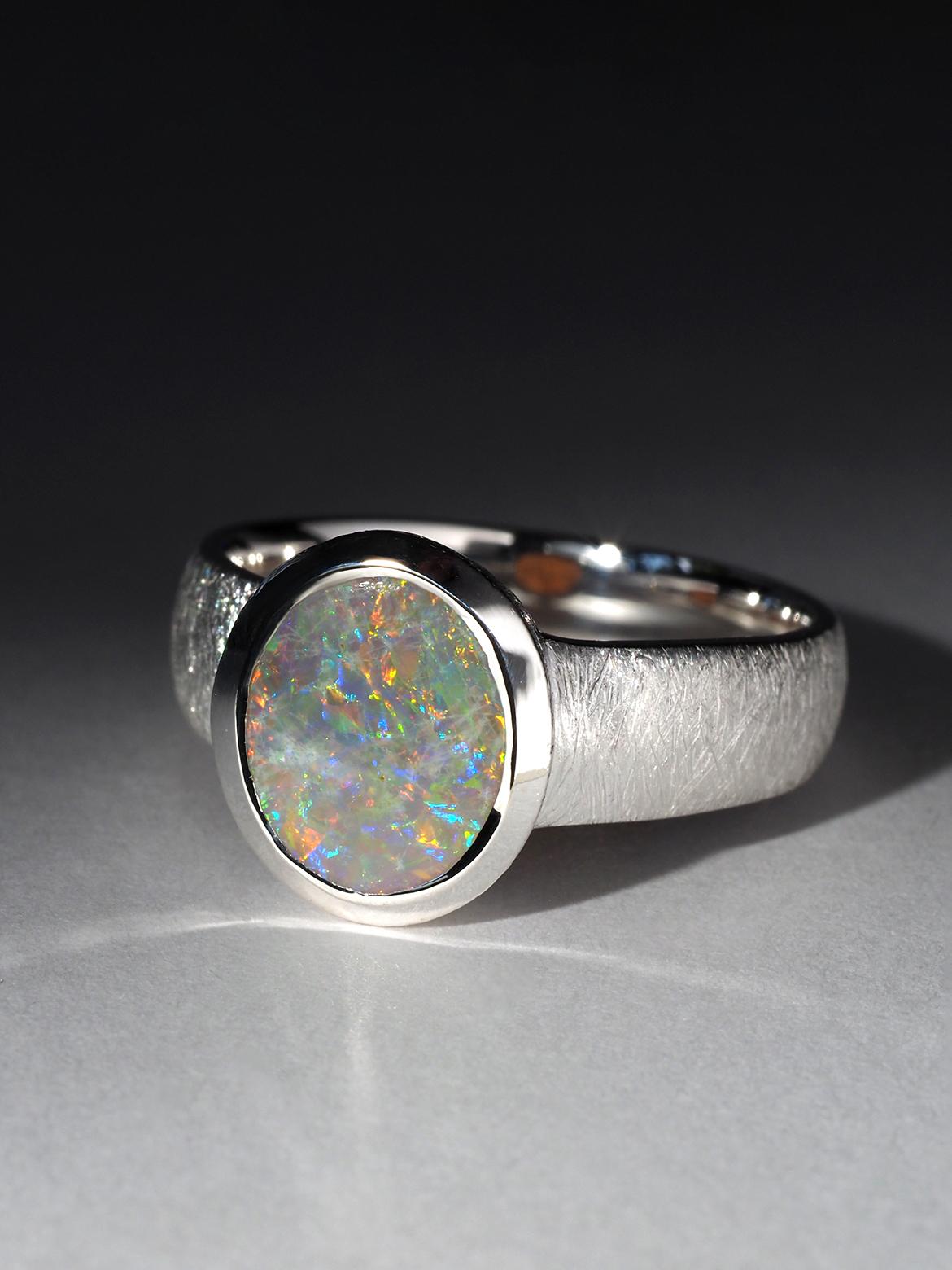 SIlver-Ring mit weißem Precios Opal in Weiß für Damen oder Herren im Angebot