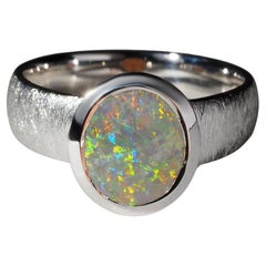 SIlver-Ring mit weißem Precios Opal in Weiß