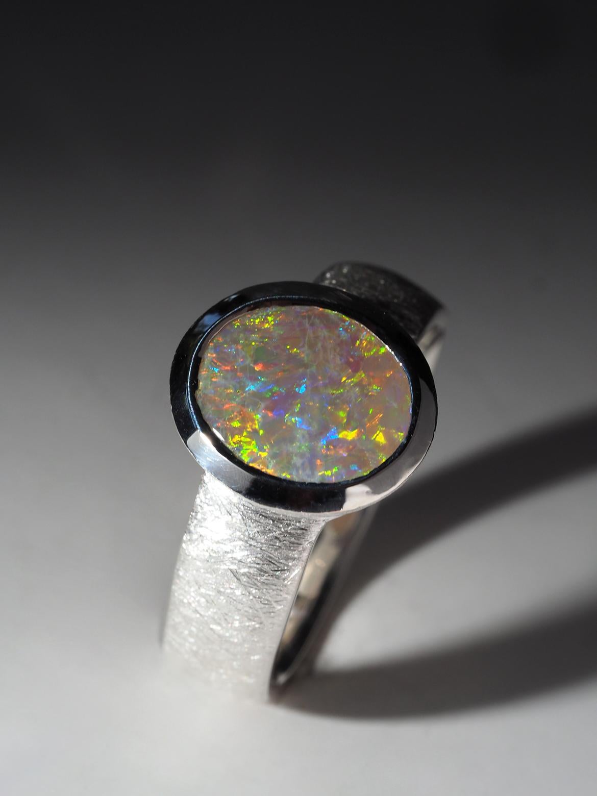 Anillo de ópalo de cristal de alta calidad en plata
tamaño del anillo - 7,5 US / 17 3/4 diámetro / N 16 / 56 circunferencia
peso del anillo - 4,9 gramos
medidas de la piedra - 0,31 х 0,39 in / 8 х 10 mm
Origen del ópalo - Australia

Envío a todo el