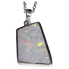 Collana in argento con opale prezioso bianco