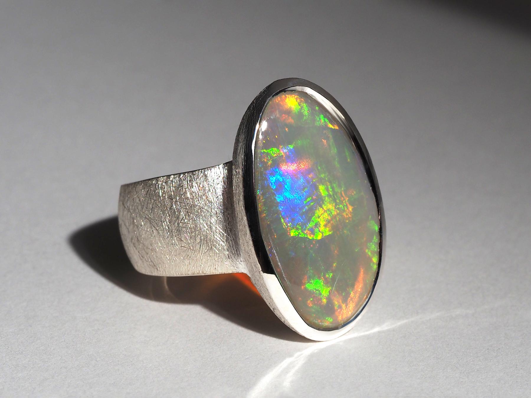 Weißer Edelopal Silber Statement Ring Unregelmäßige ovale Form im Angebot 5
