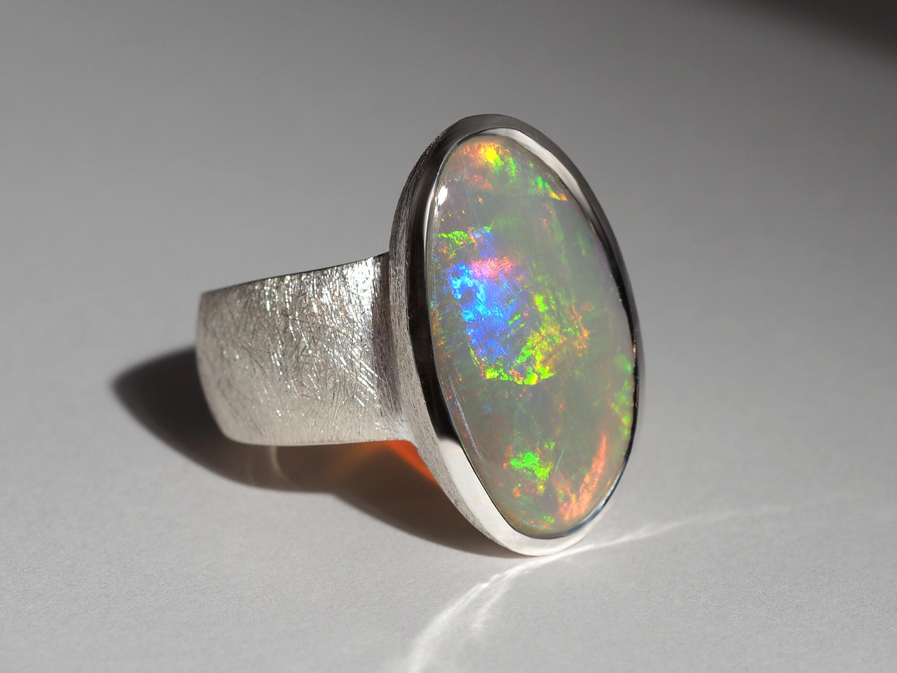 Weißer Edelopal Silber Statement Ring Unregelmäßige ovale Form im Angebot 6