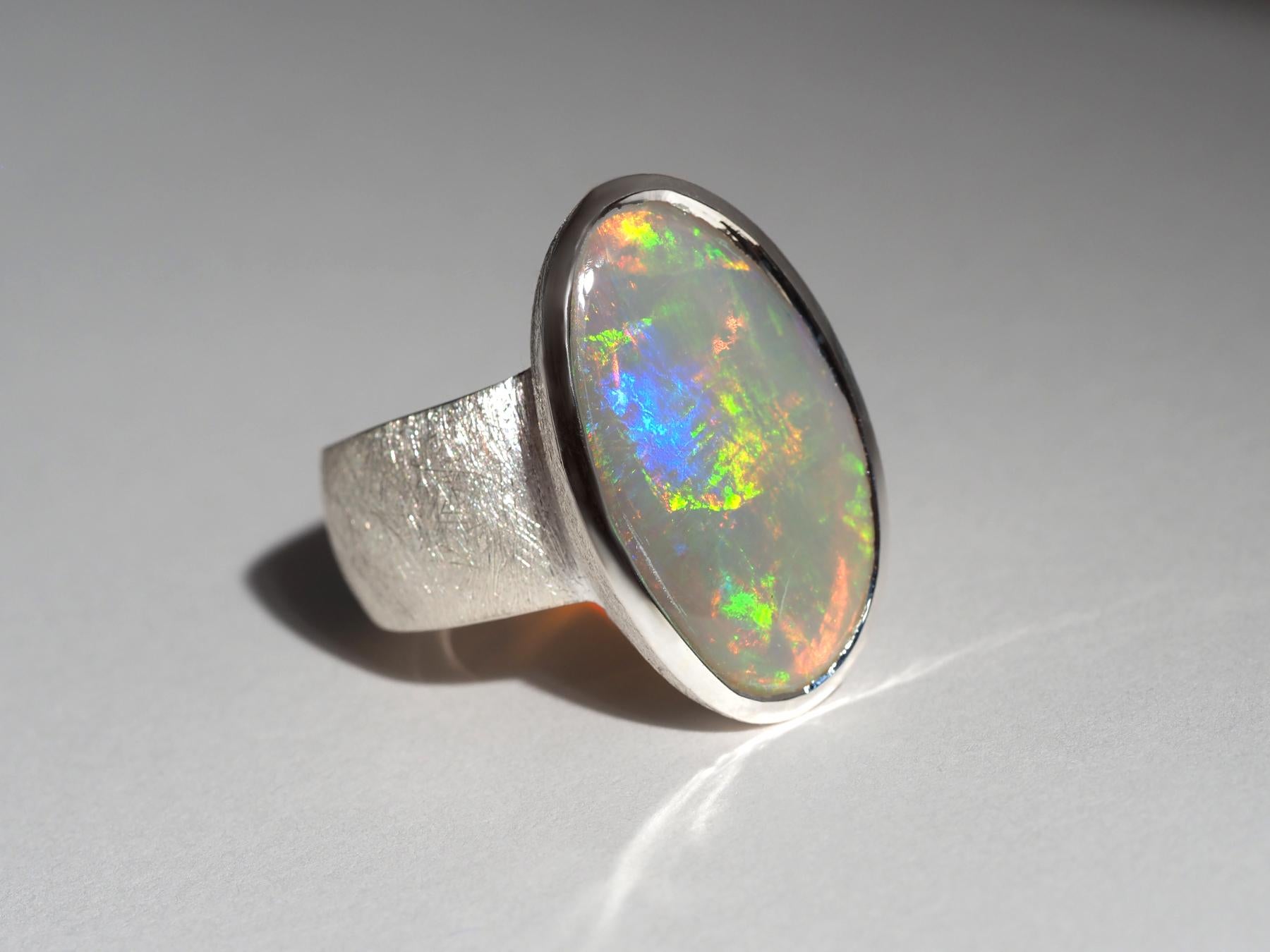 Weißer Edelopal Silber Statement Ring Unregelmäßige ovale Form im Angebot 7