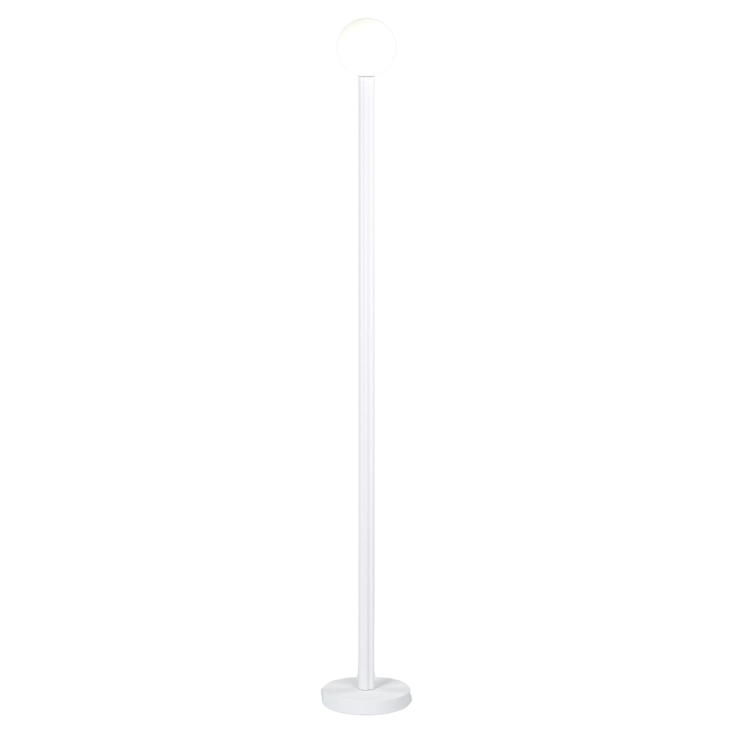 Stehlampe mit weißen Profilen von Atelier Areti im Angebot