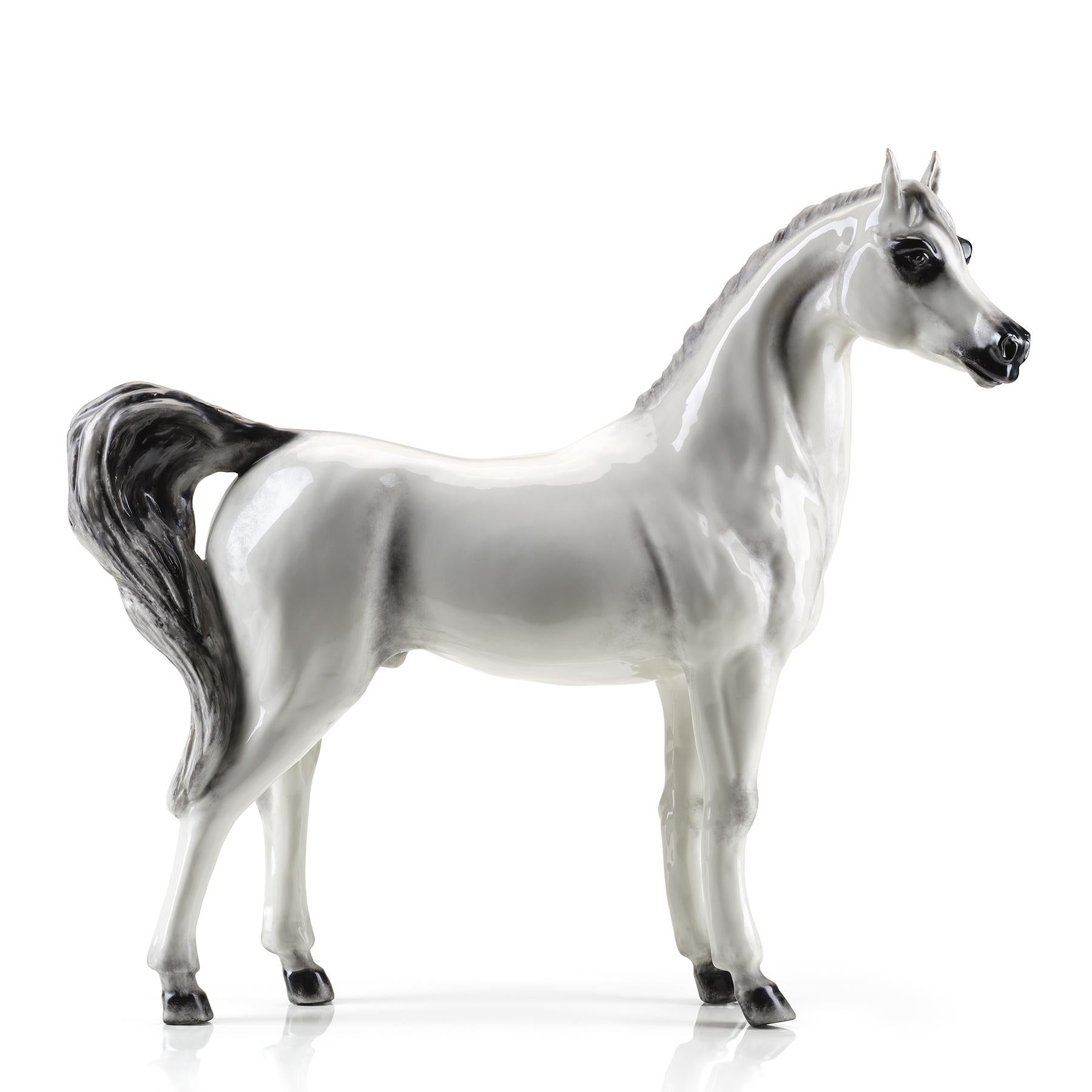 Sculpture white pure bred Horse all
made in hand painted porcelain. 
Exceptional piece.