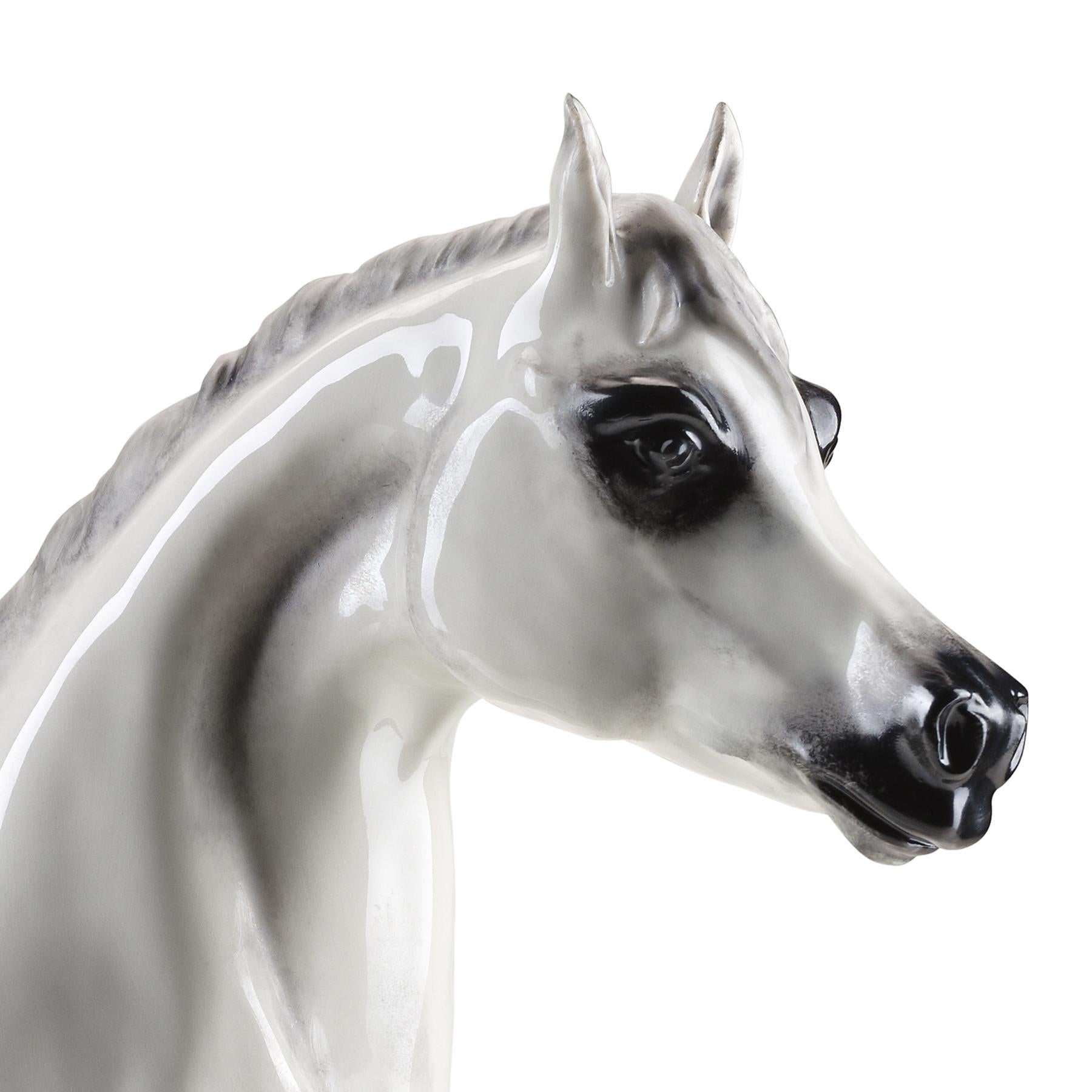 White Pure Bred Horse Sculpture In New Condition For Sale In Paris, FR