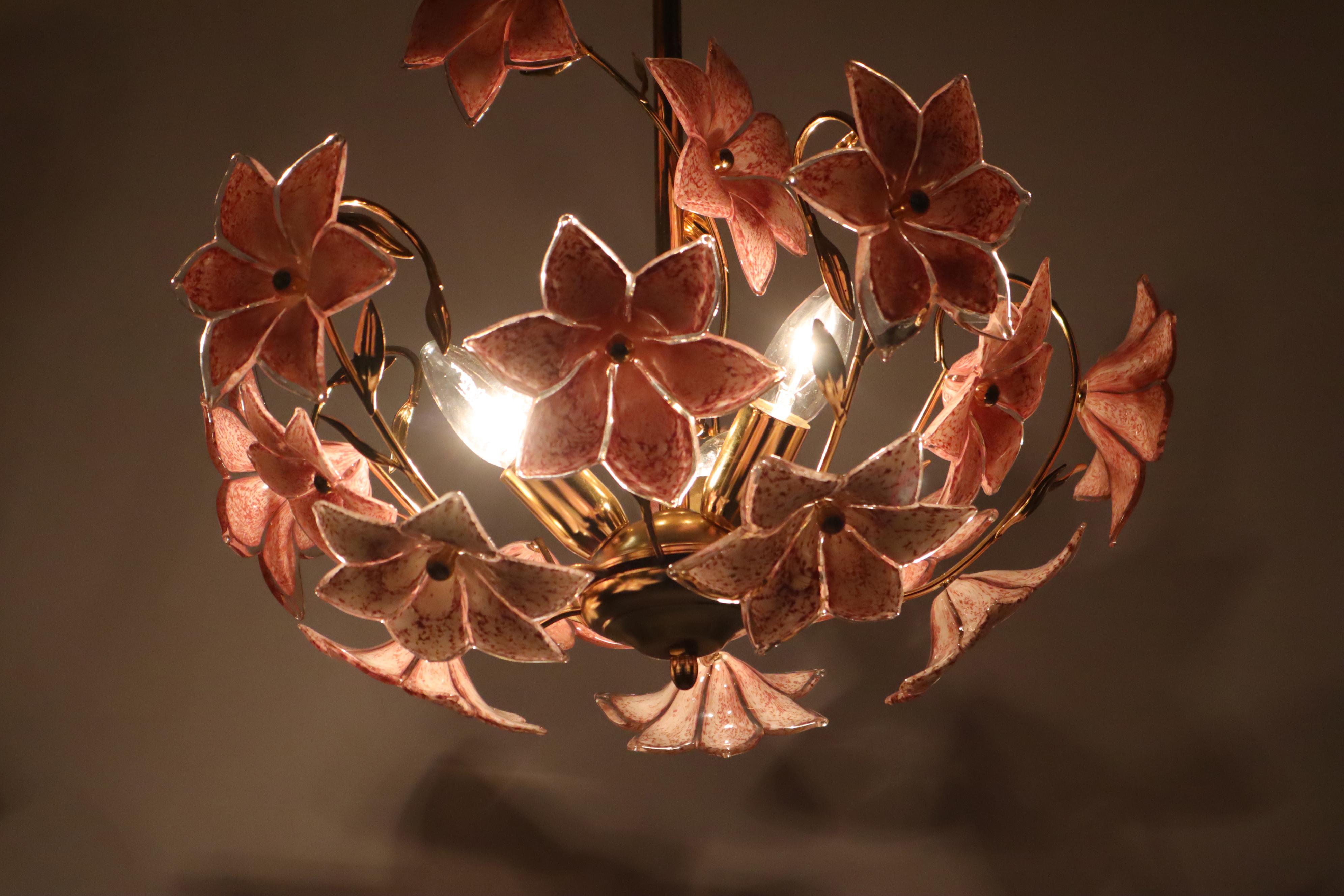 White Purple-Pink flowered Murano Chandelier 1980s Italy. 2