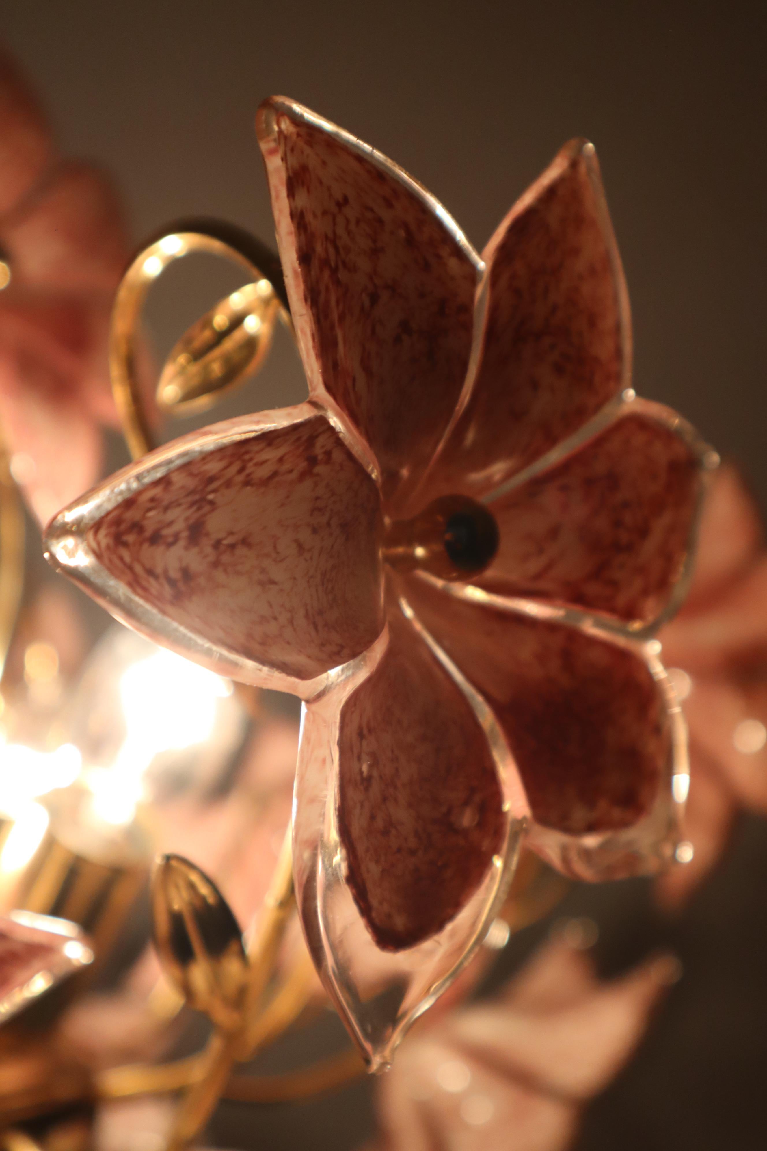 White Purple-Pink flowered Murano Chandelier 1980s Italy. 6
