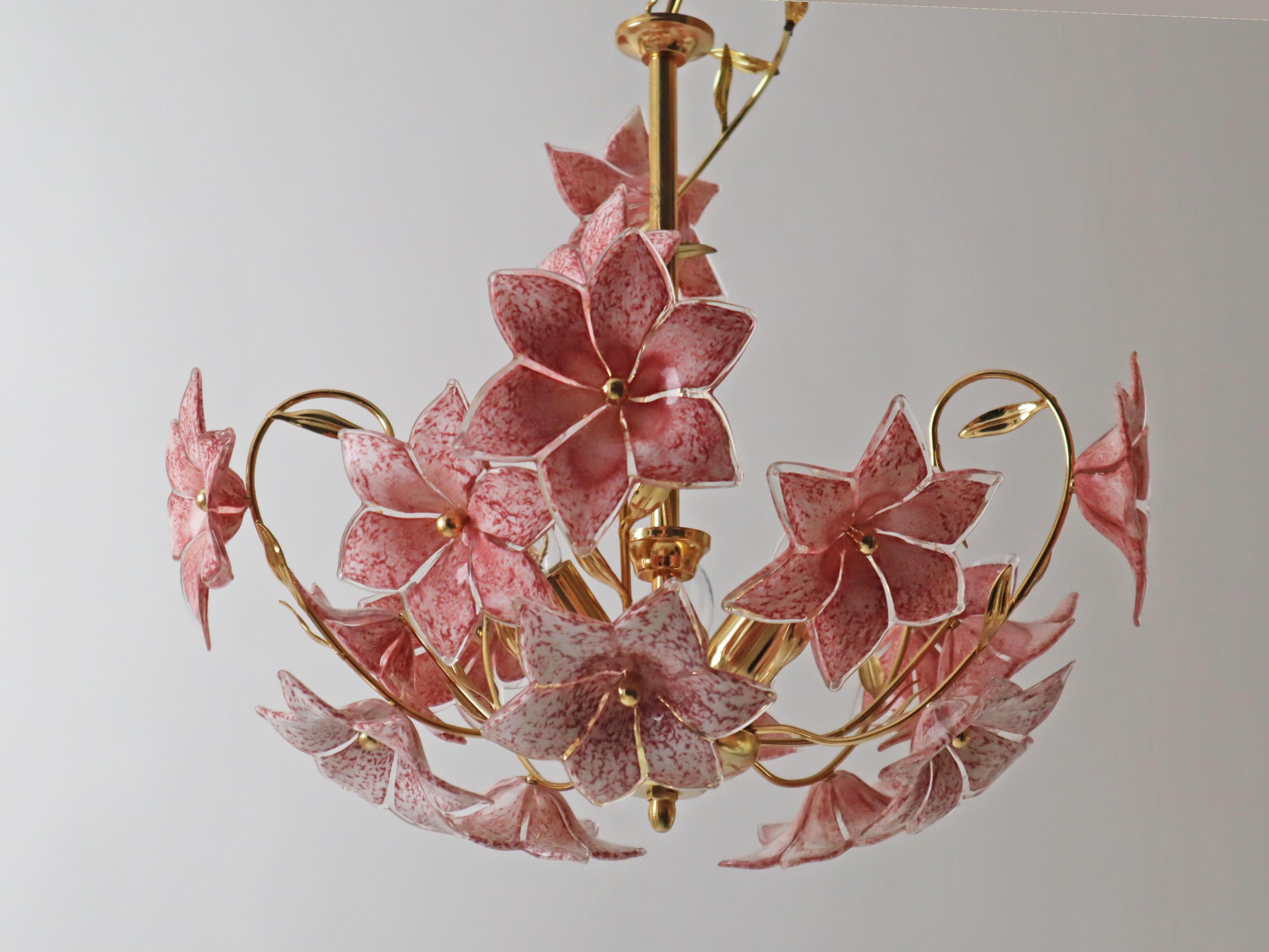 This beautiful Murano glass lamp with pink flowers is a piece from the 1980s  which is still in a very good condition. It is exceptional due to its color, it is also gold plated which makes it more classy. The combination of white purple pink 