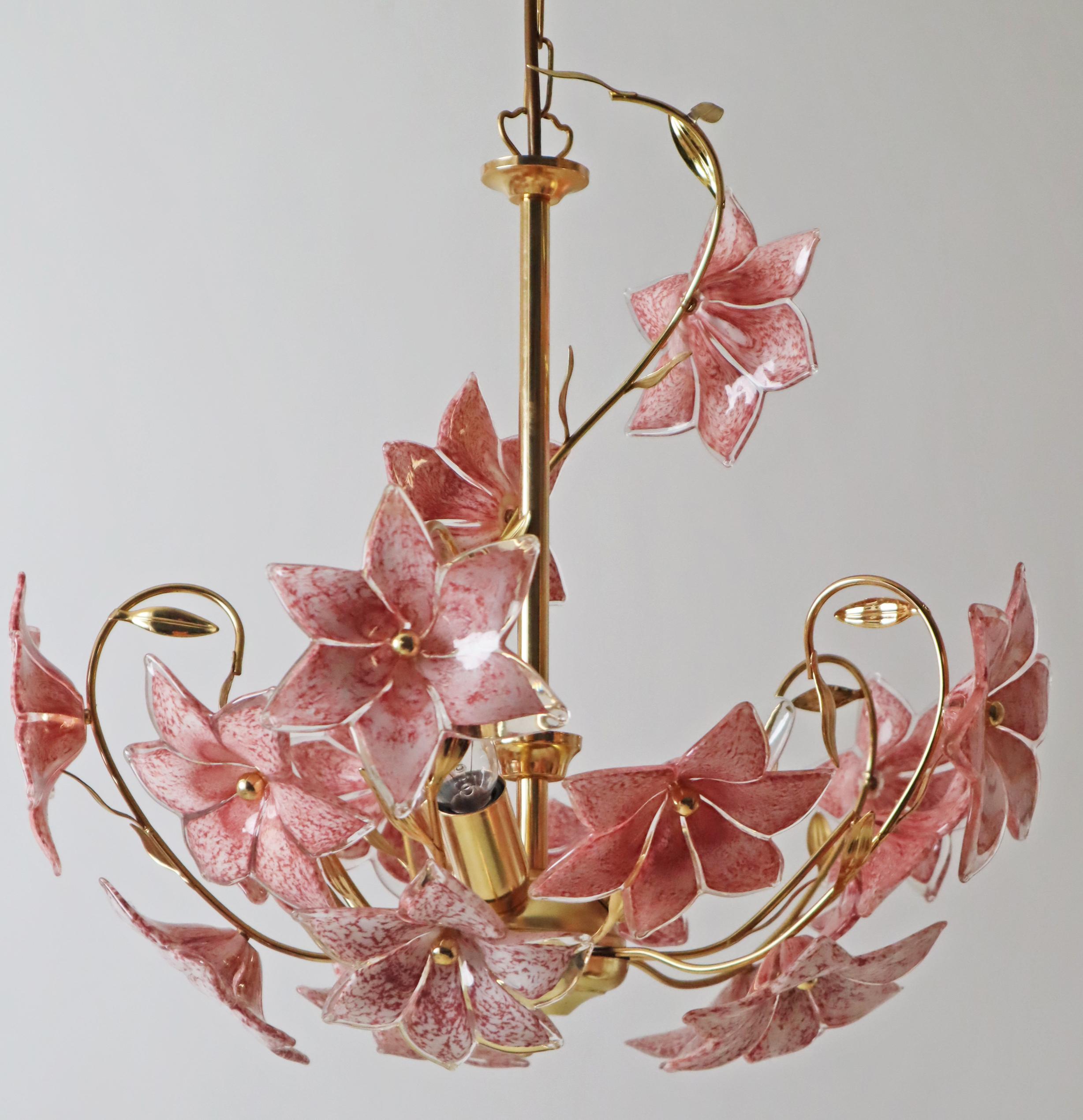 Machine-Made White Purple-Pink flowered Murano Chandelier 1980s Italy.