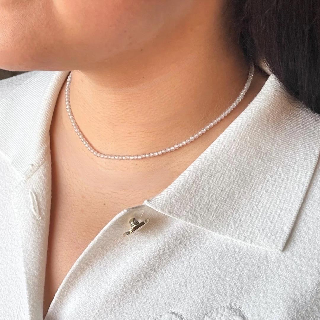 Collana girocollo regolabile con perle di quarzo bianco in vendita 3