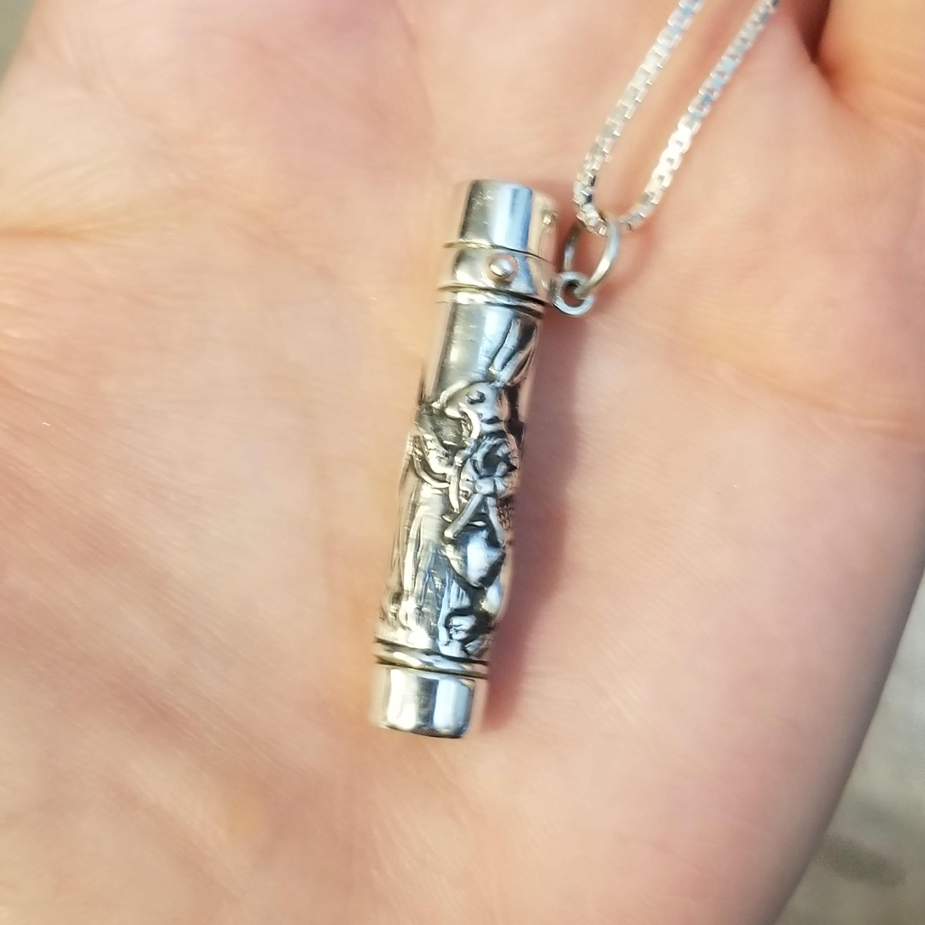 Collier Kaléidoscope Lapin Blanc Neuf à Logan, UT