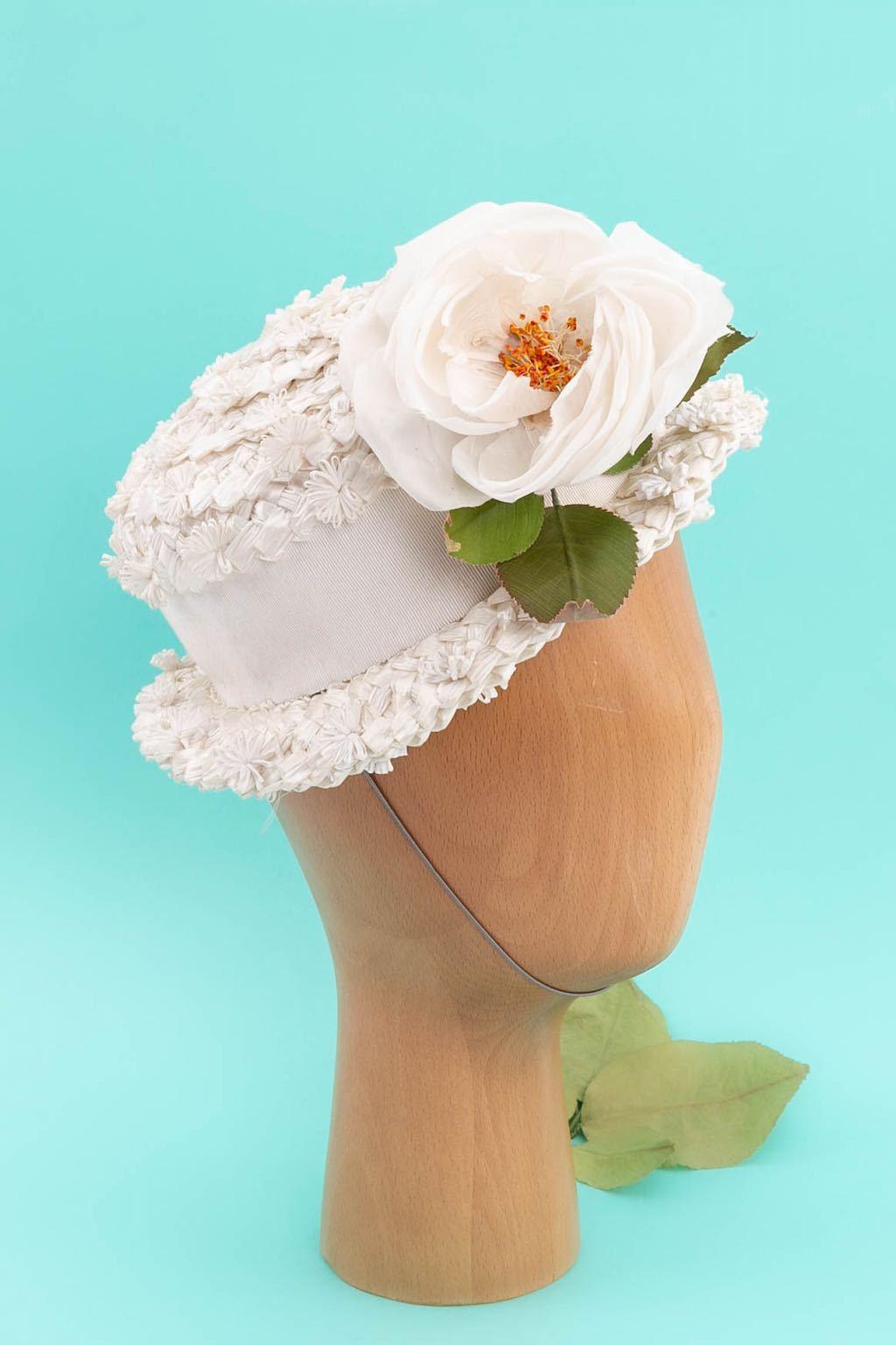 Cappello di rafia bianco In condizioni buone in vendita a SAINT-OUEN-SUR-SEINE, FR