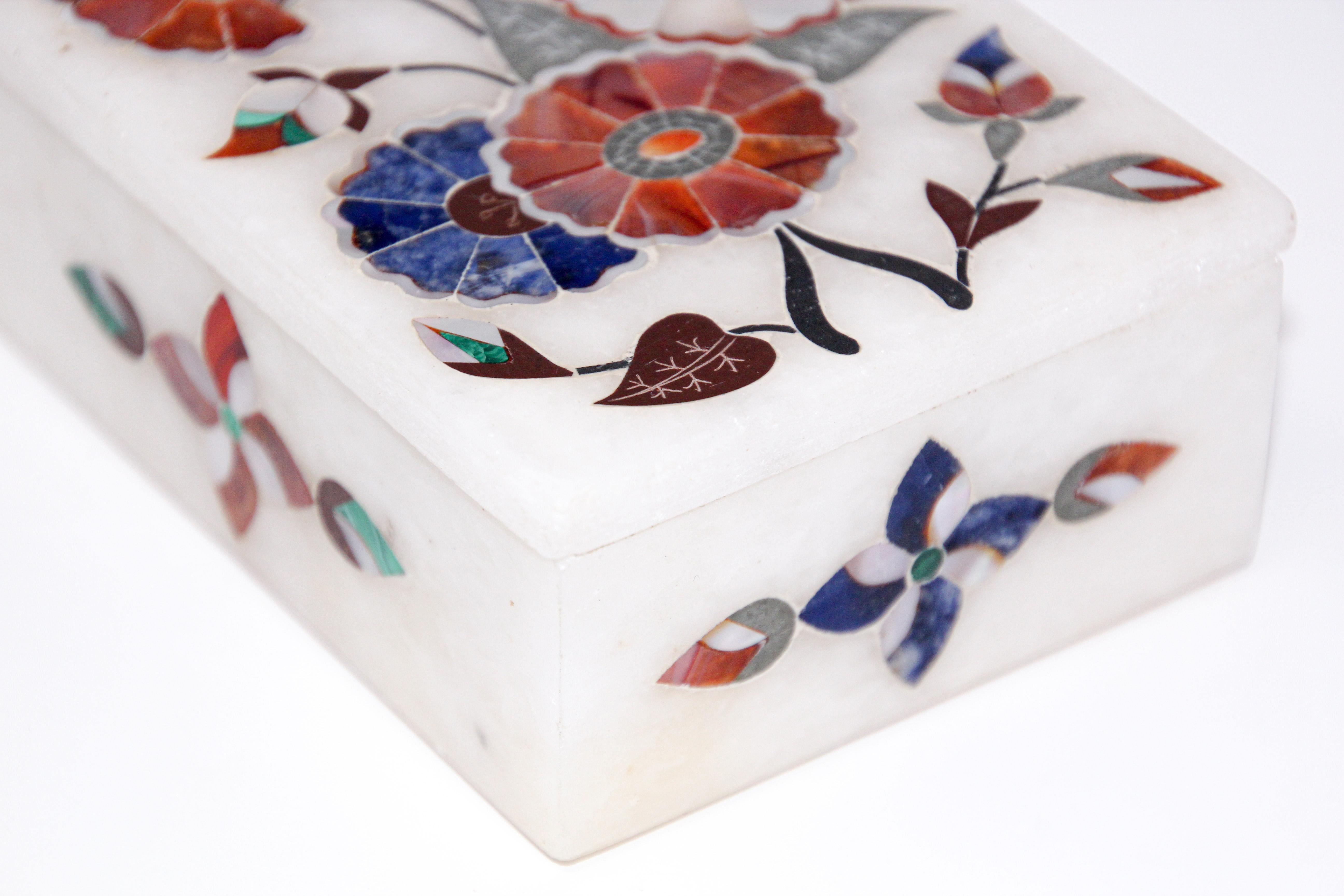 20th Century White Rajasthani Marble Inlay Trinket Box Pietra Dura