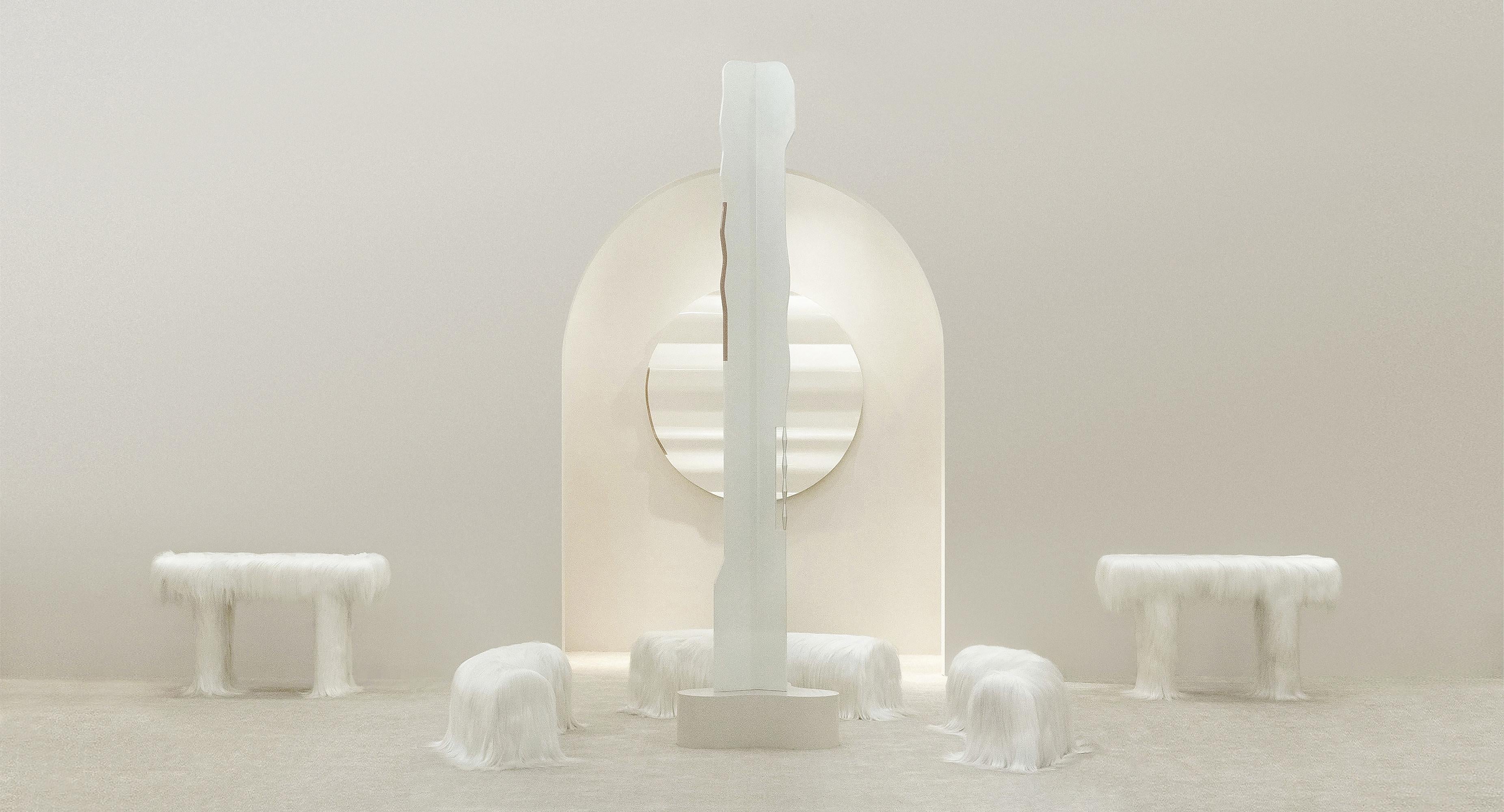 Miroir blanc brut avec découpes en peau de chèvre de fourrure par Atelier V&F Neuf - En vente à 1204, CH