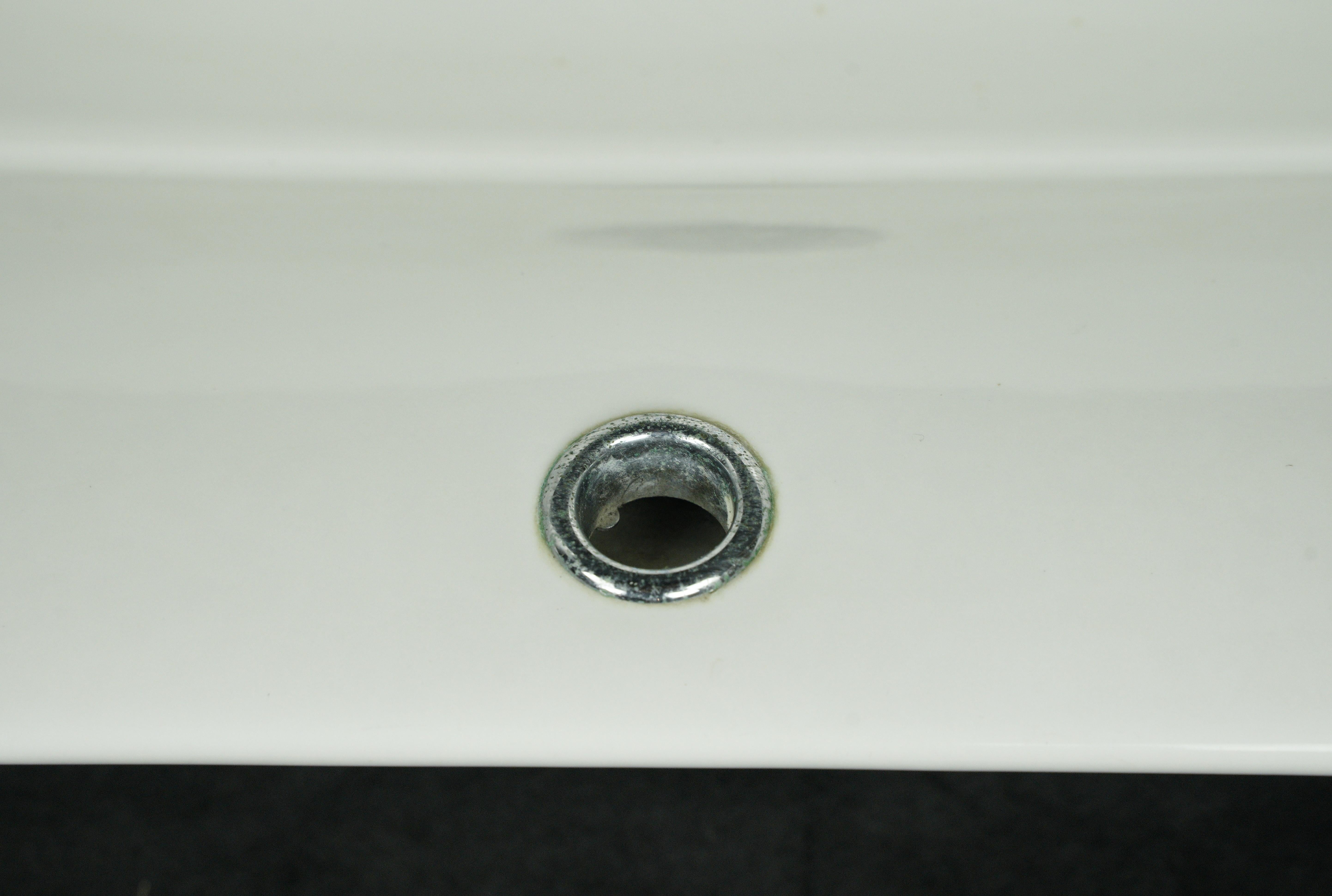 Late 20th Century White Rectangle Porcelain Pedestal Countertop Sink For Sale