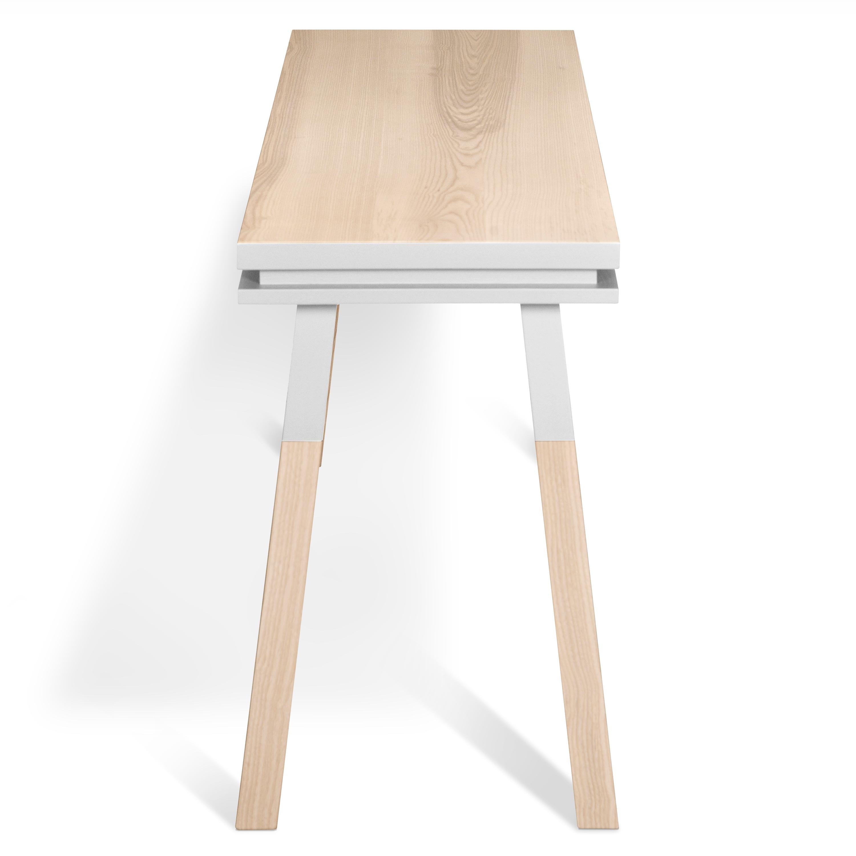 Weißer Schreibtisch aus Massivholz, Design von Eric Gizard, Paris - französisches Handwerk  (Handgefertigt) im Angebot