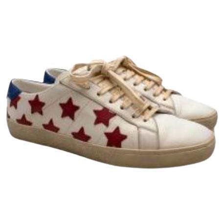 les classiques de la cour de Californie en cuir blanc, rouge et bleu en vente