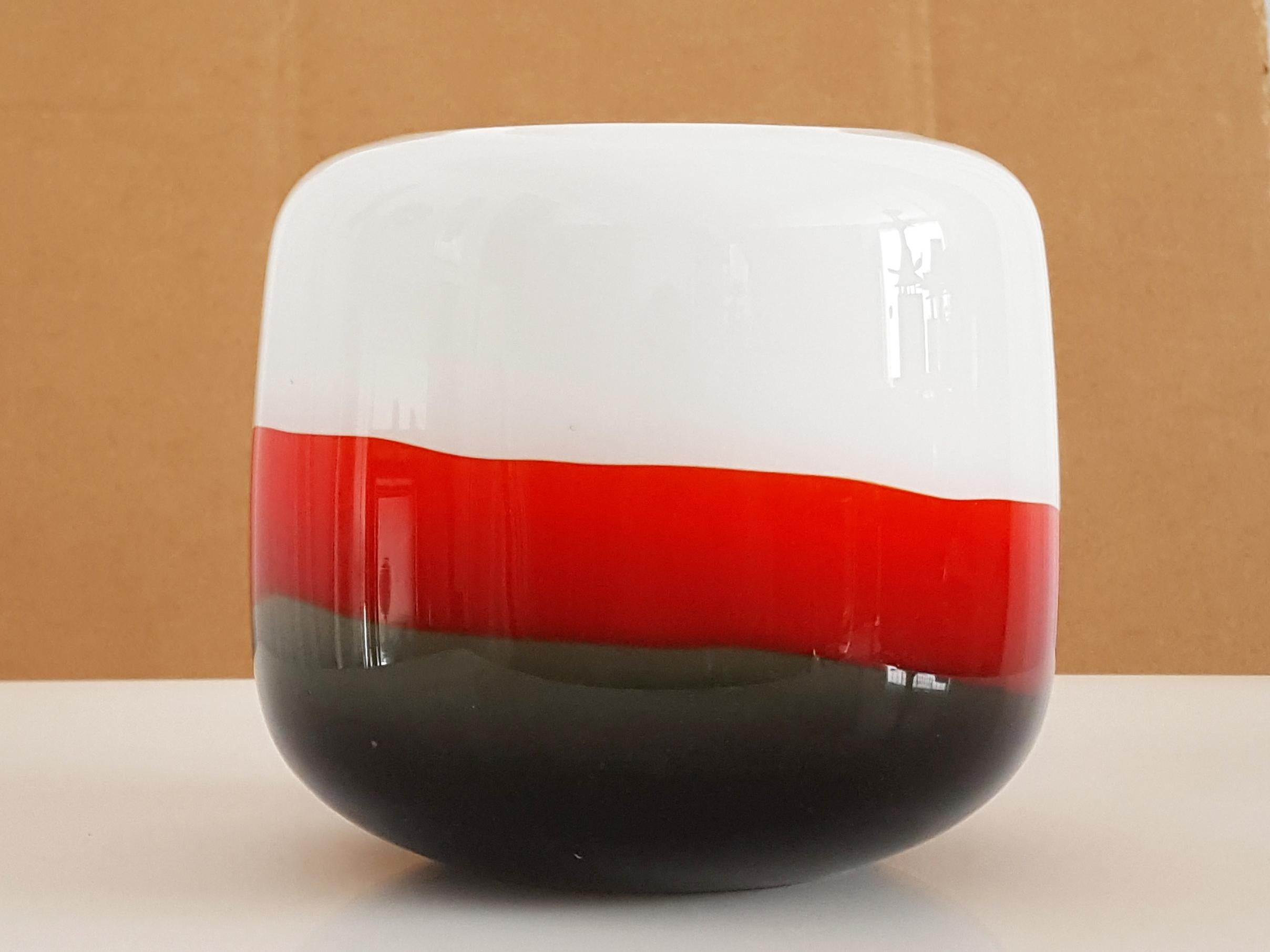 White, Red and Brown 1960s Murano Glass Vase Attributed to Salviati For Sale 2