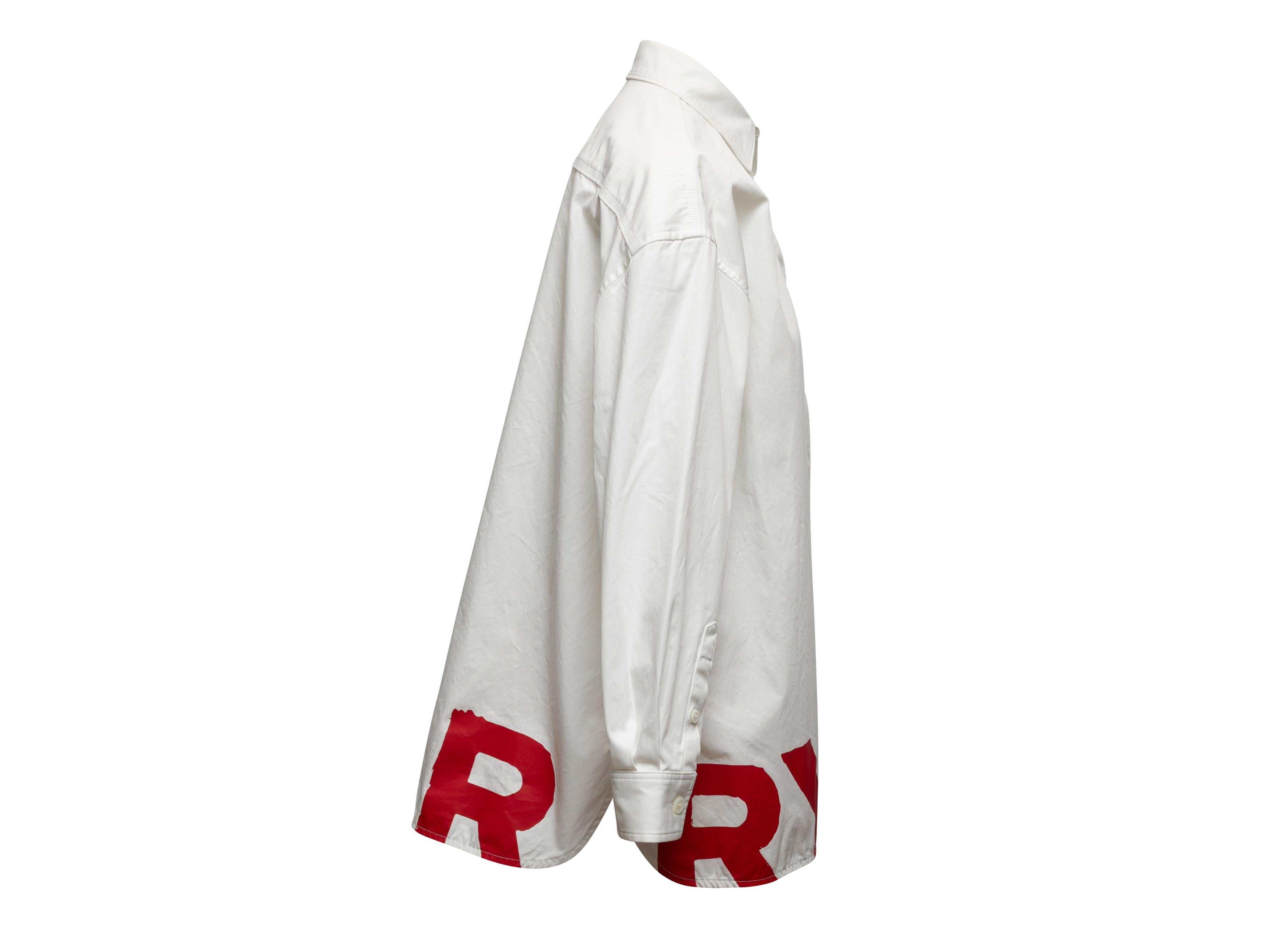 Weiß & Rot Burberry Logo Print Langarm-Knopfleiste Größe US 6 (Grau) im Angebot