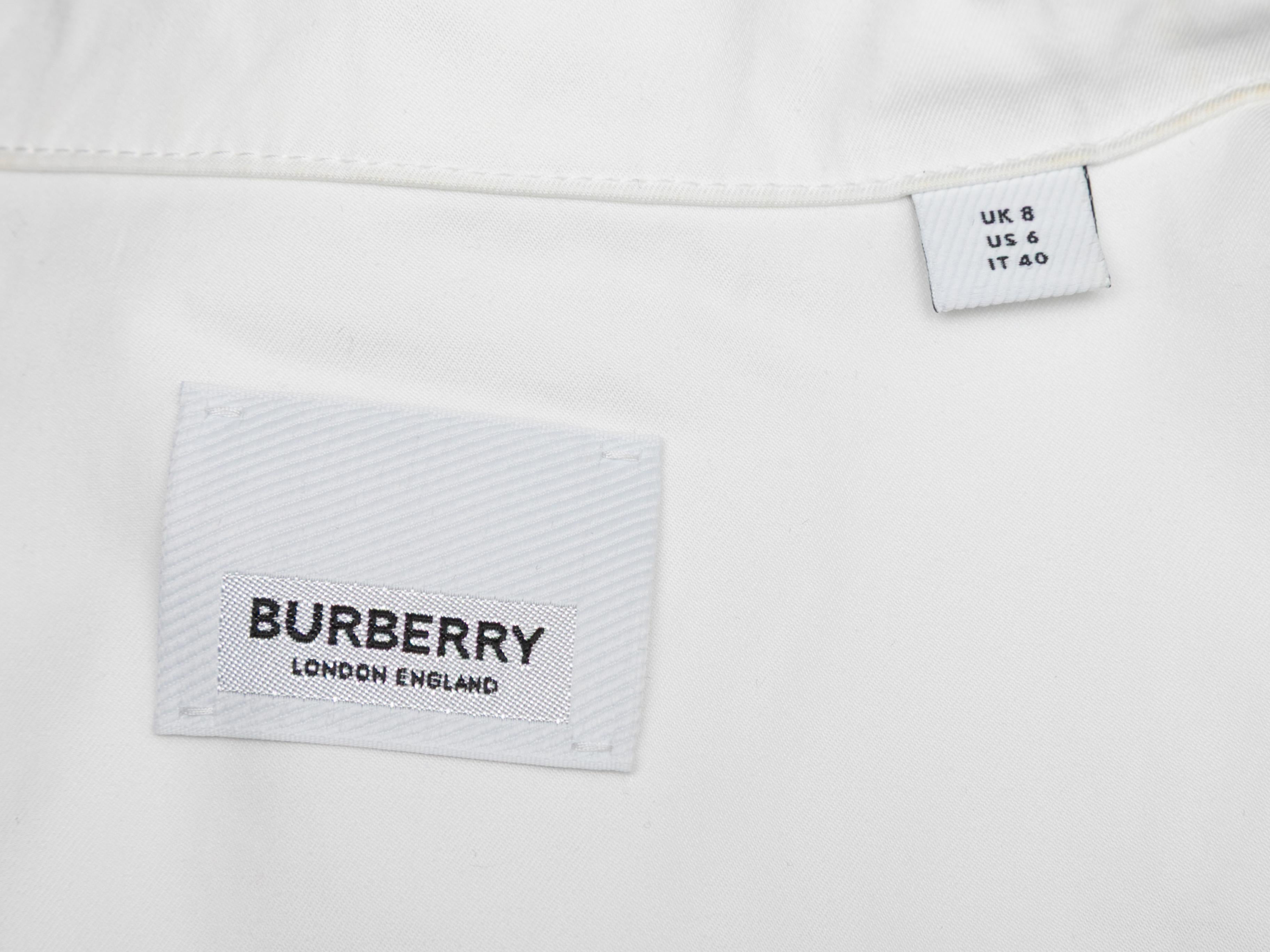 Weiß & Rot Burberry Logo Print Langarm-Knopfleiste Größe US 6 Damen im Angebot
