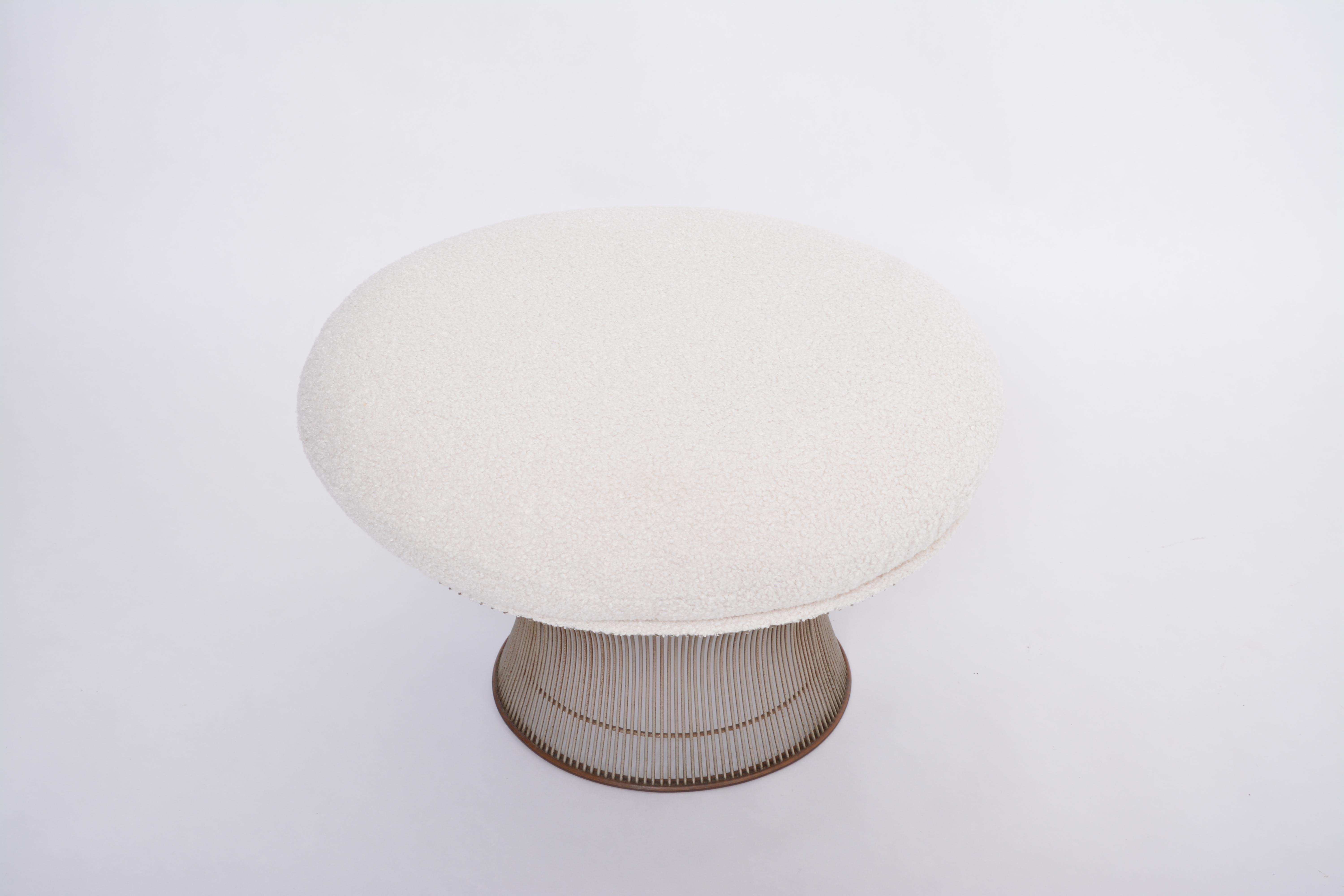White reupholstered vintage Mid-century ottoman by Warren Platner for Knoll In Good Condition In Berlin, DE