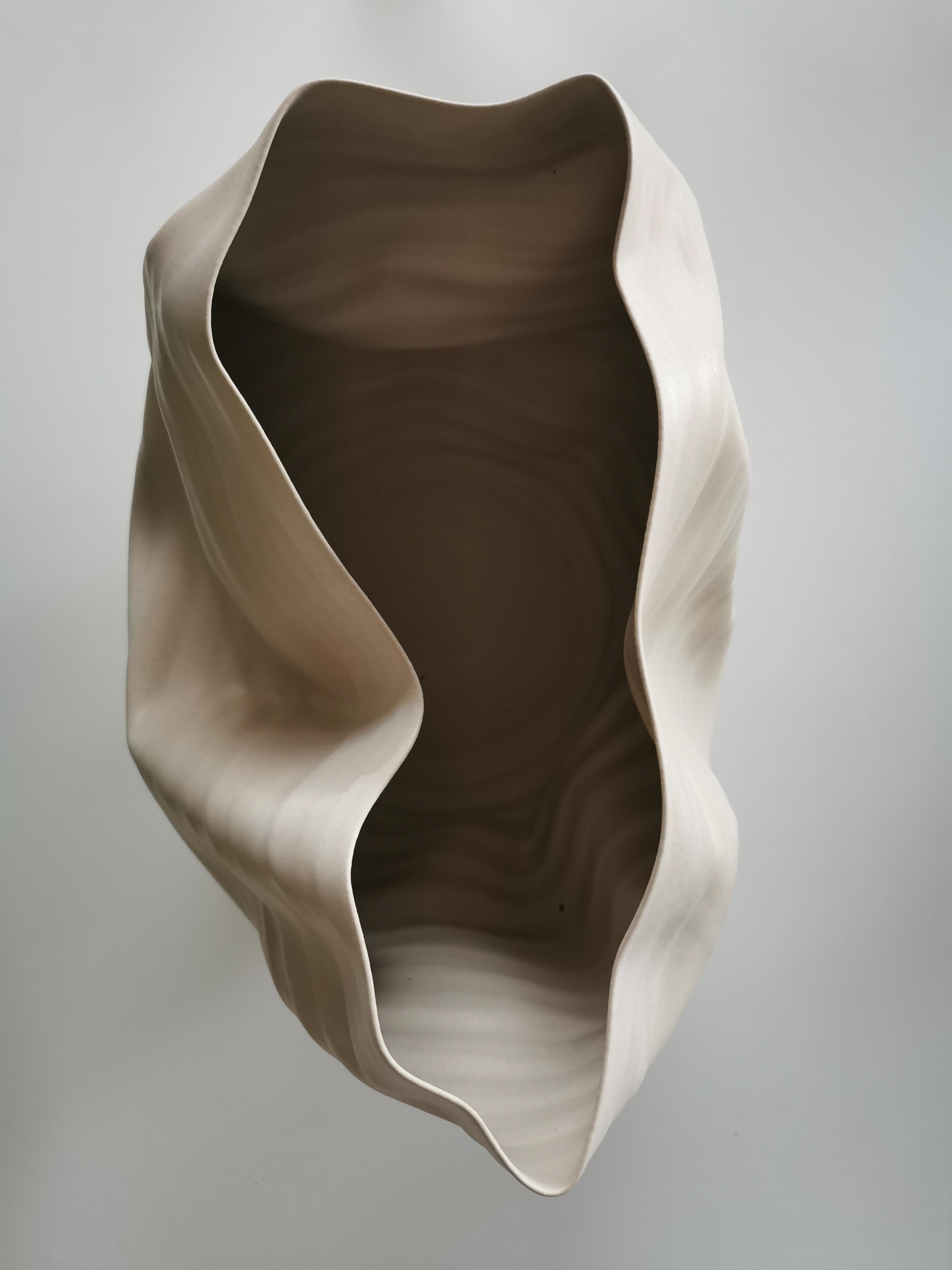 White Ribbed Undulating Form V2, Ceramic Sculpture, Objet D'art 2