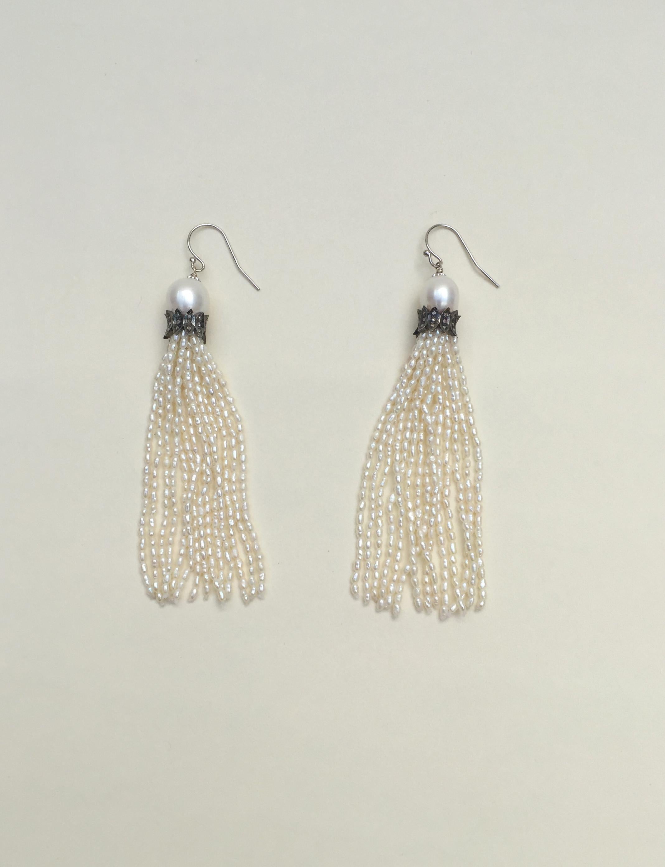 Marina J Weiße Perlen-Ohrringe mit Quasten und Diamanten und 14 K Weißgold-Haken im Zustand „Neu“ im Angebot in Los Angeles, CA