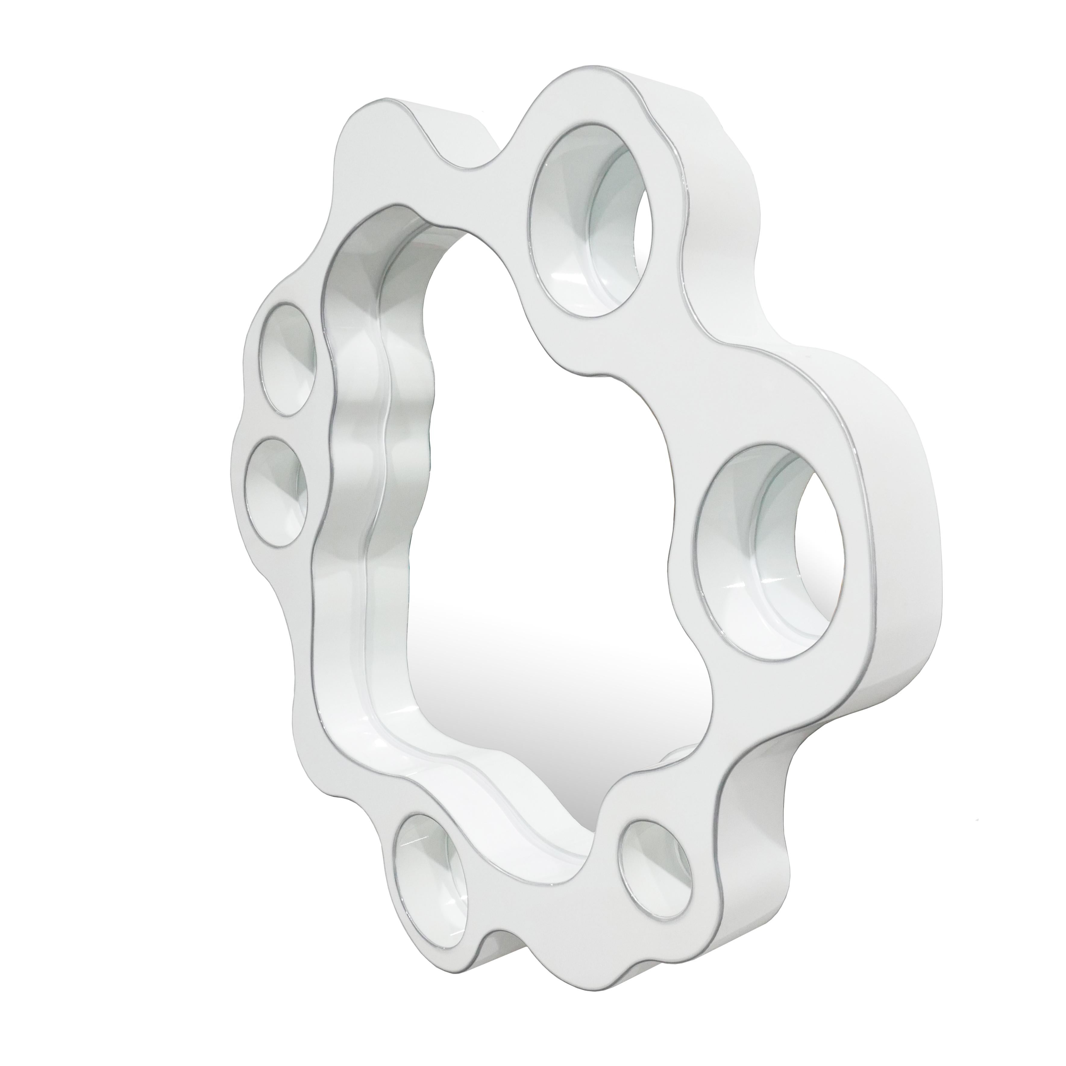 Specchio rotondo Whiting Ripple di Bert Furnari

Alluminio verniciato a polvere

39