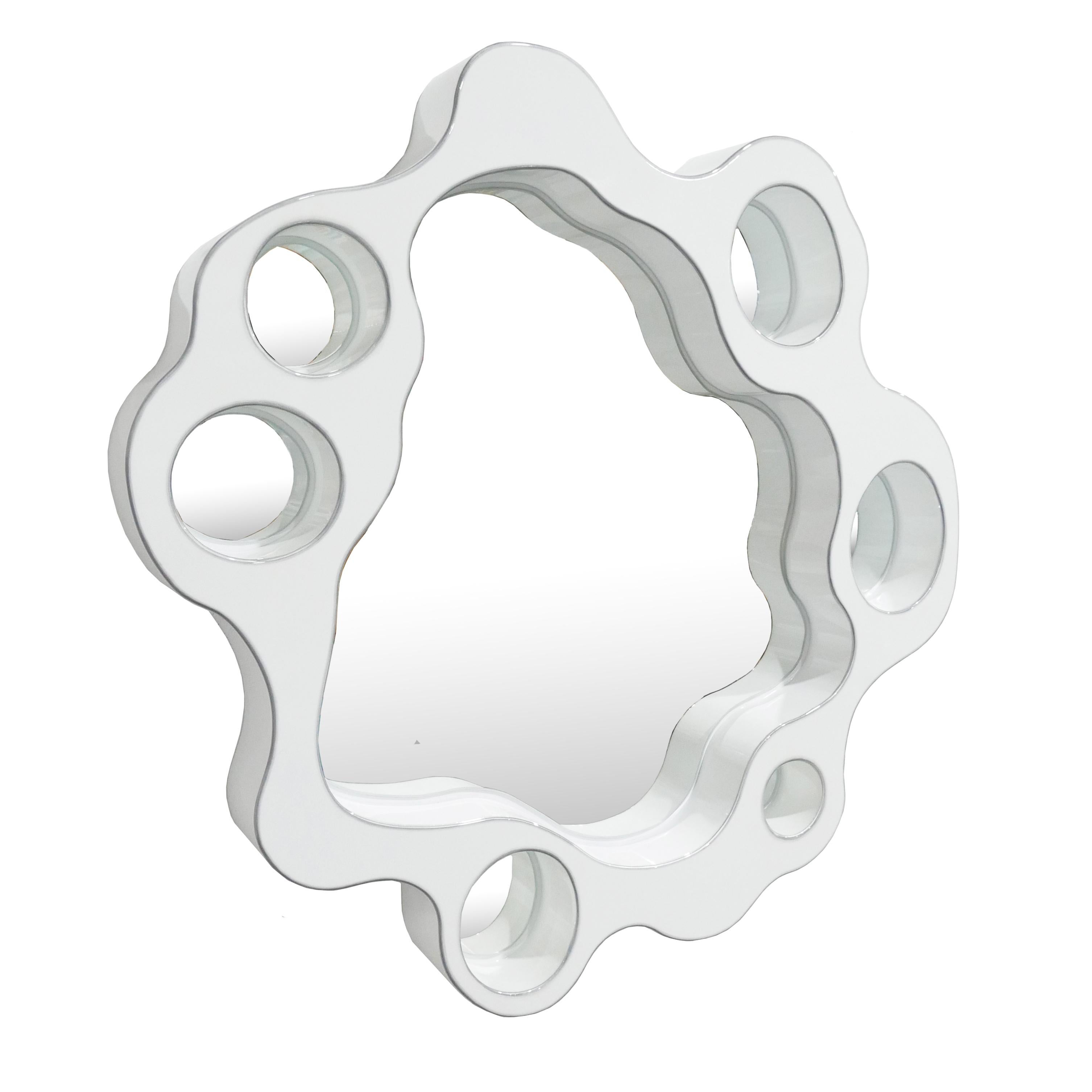 Americano Specchio da parete Whiting Ripple di Bert Furnari in alluminio verniciato a polvere di forma biomorfa in vendita