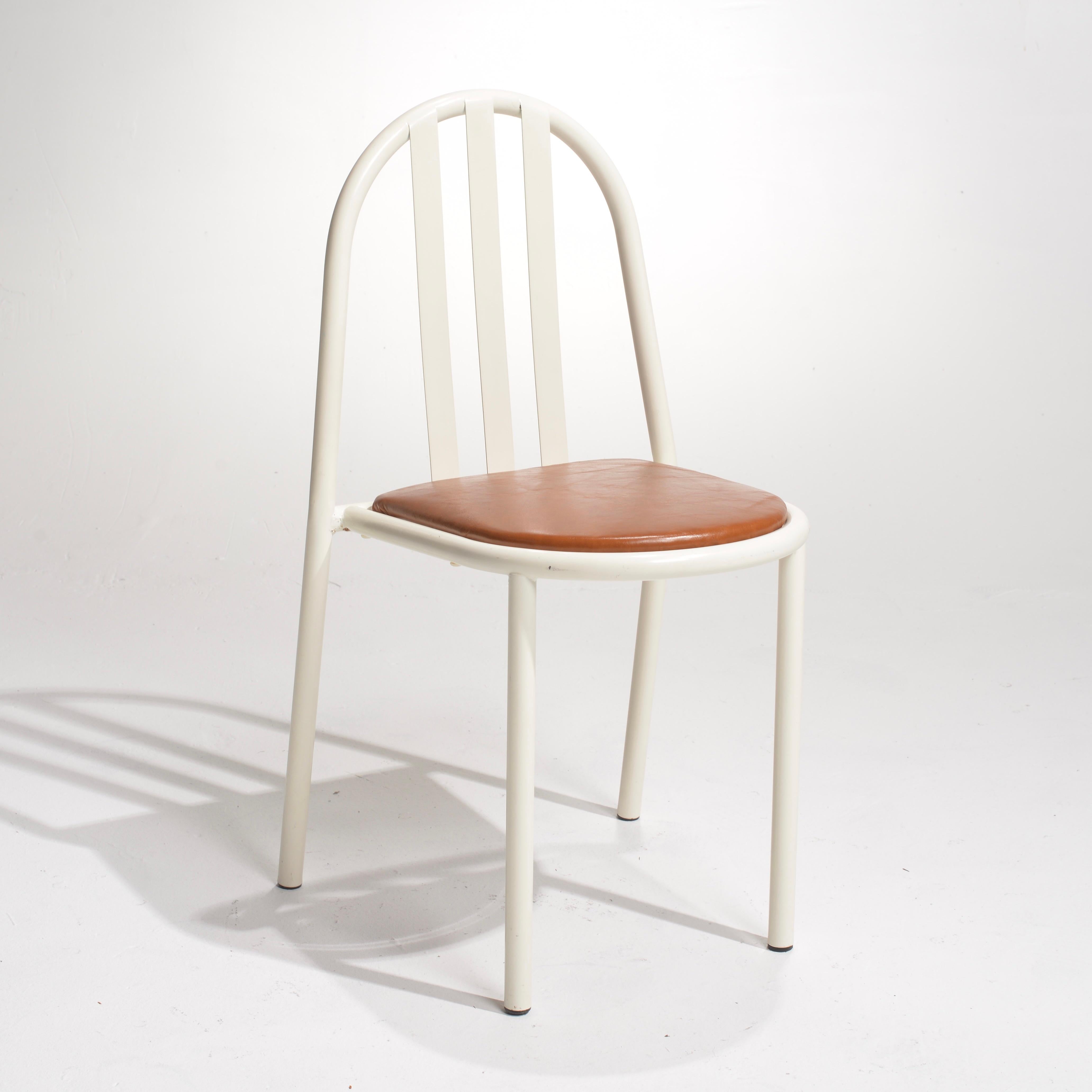 Robert Mallet-Stevens (1886-1945) è stato un architetto e designer modernista francese. An. credeva in un design semplice e funzionale che potesse essere prodotto in serie e questi principi sono ben rappresentati nelle sue iconiche sedie tubolari