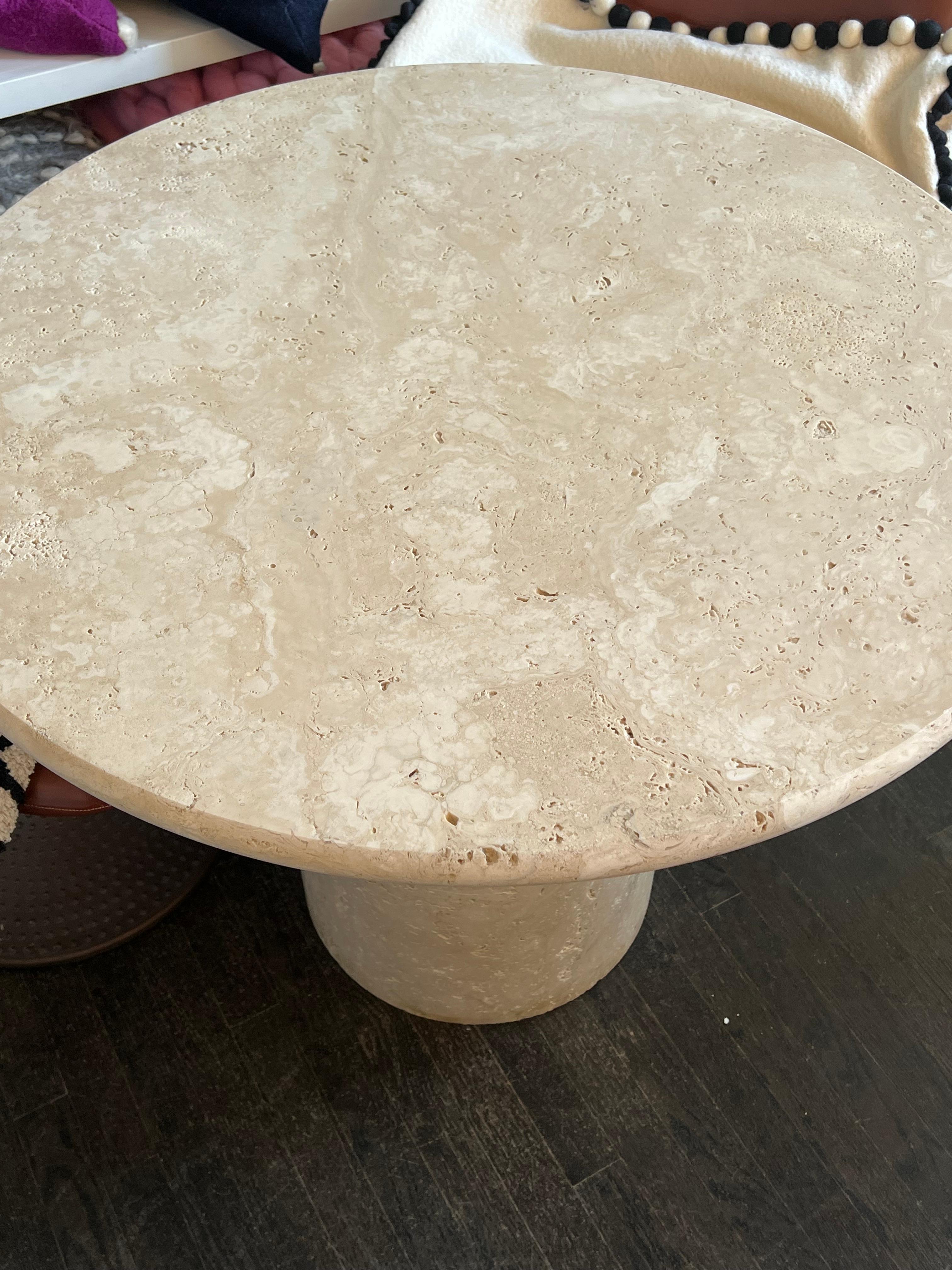 White Roman travertine bistro table by Le Lampade.
Round travertine top supported by a travertine column shaped base. These tables can be custom made.