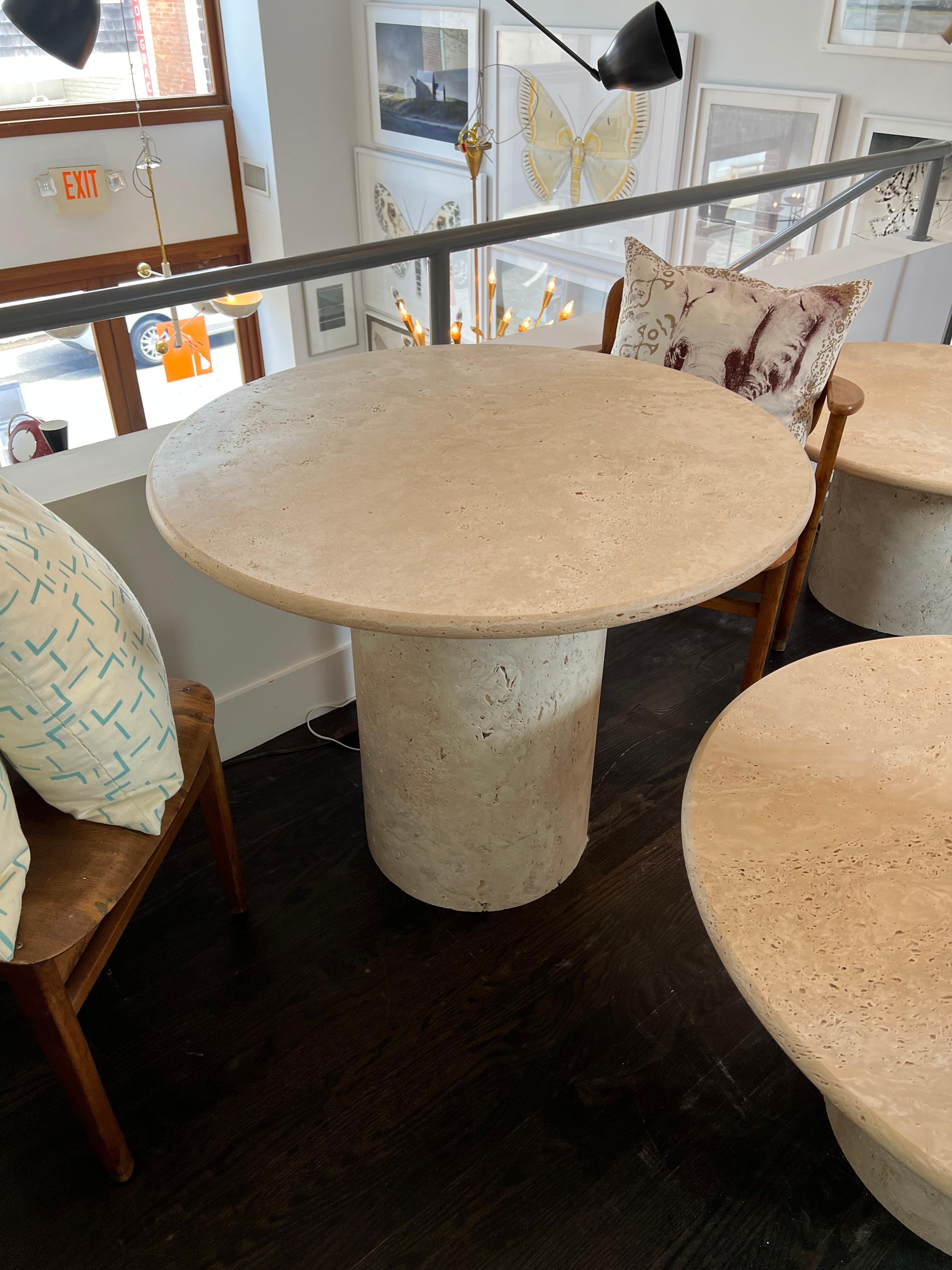 White Roman travertine bistro table by Le Lampade.
Round travertine top supported by a travertine column shaped base. These tables can be custom made. Measures: 30'' x 17'' H.