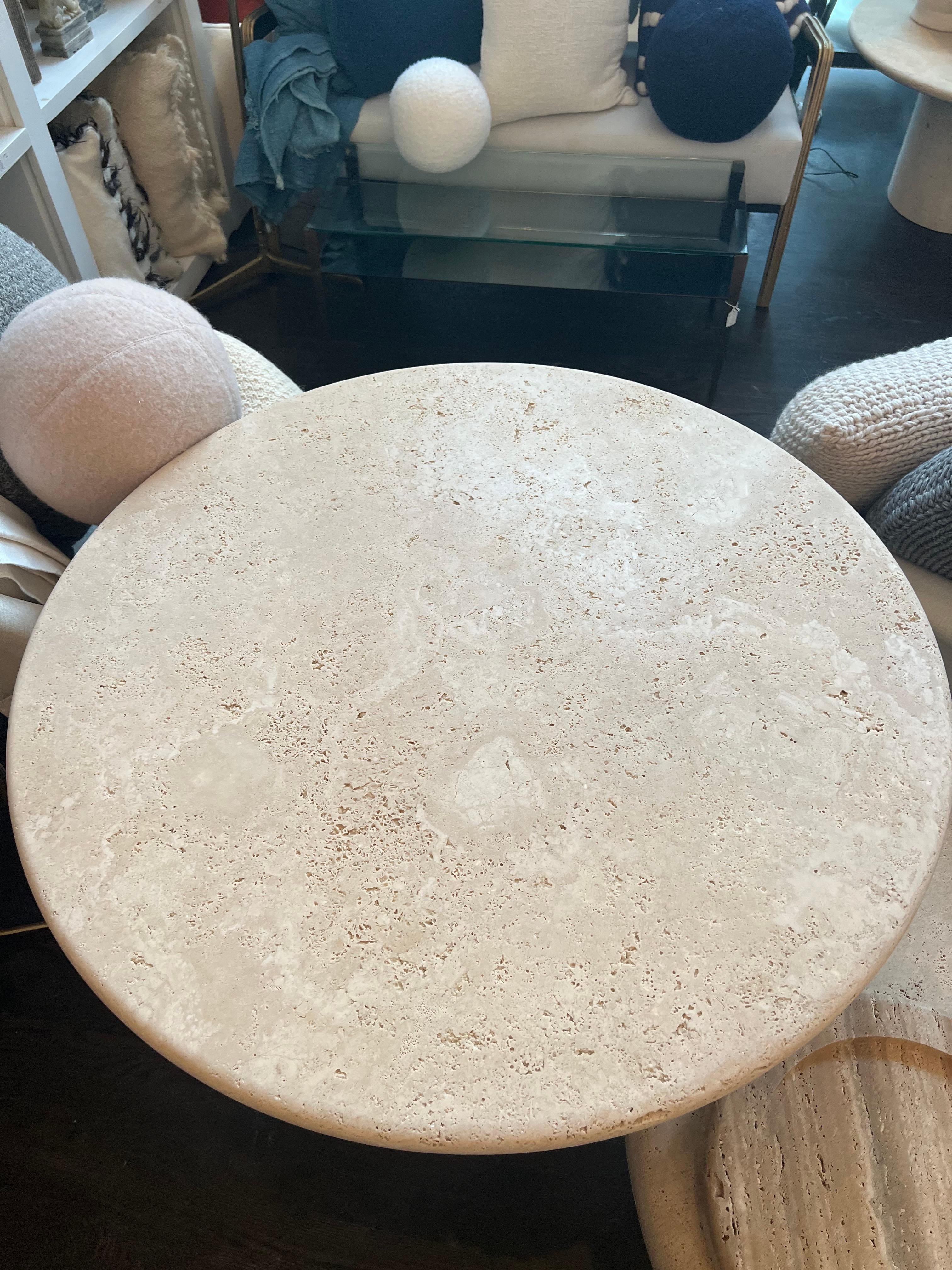 White Roman travertine bistro table by Le Lampade.
Round travertine top supported by a travertine column shaped base. These tables can be custom made. 