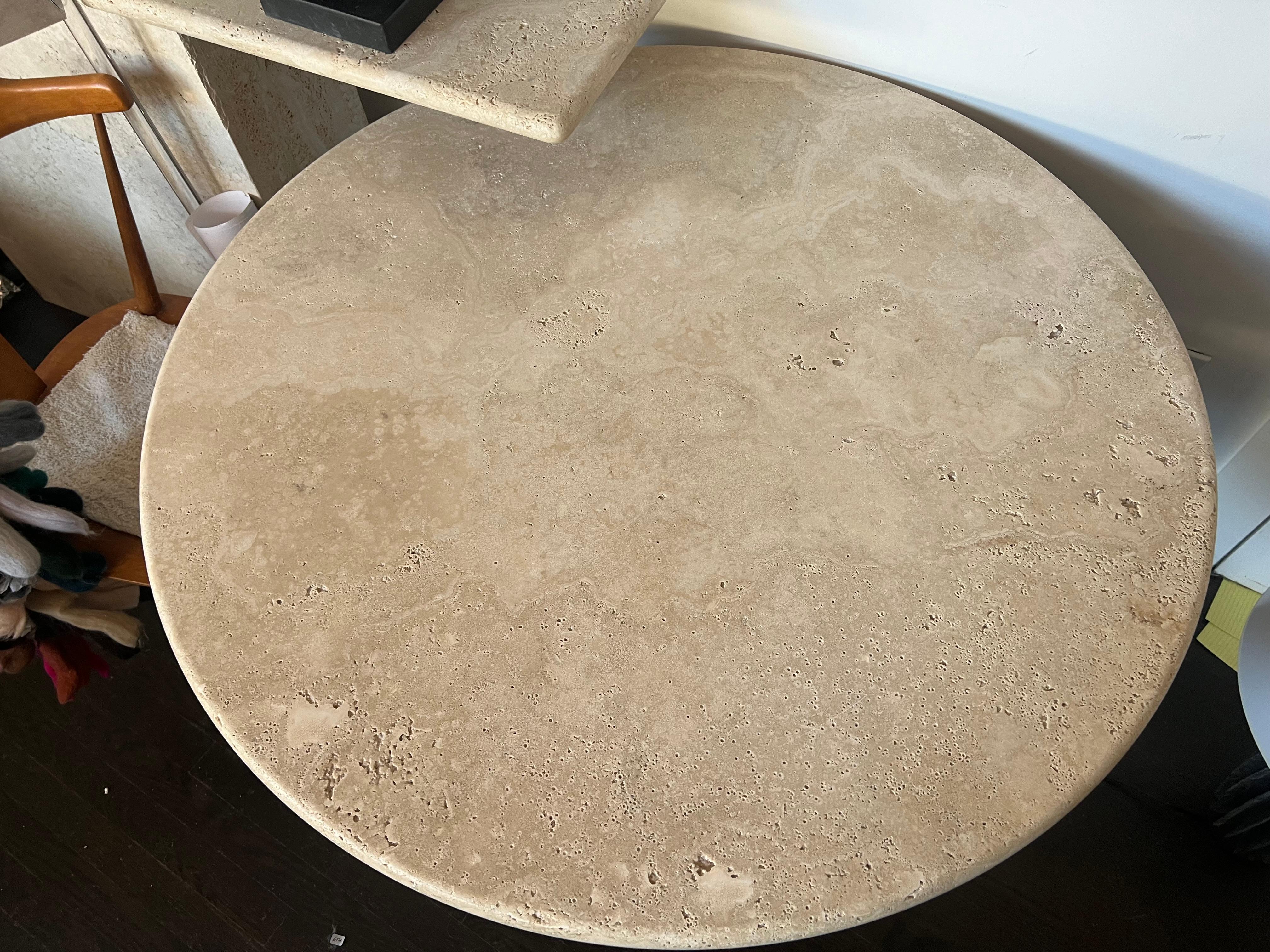Hand-Crafted White Roman Travertine Dining Table by Le Lampade For Sale