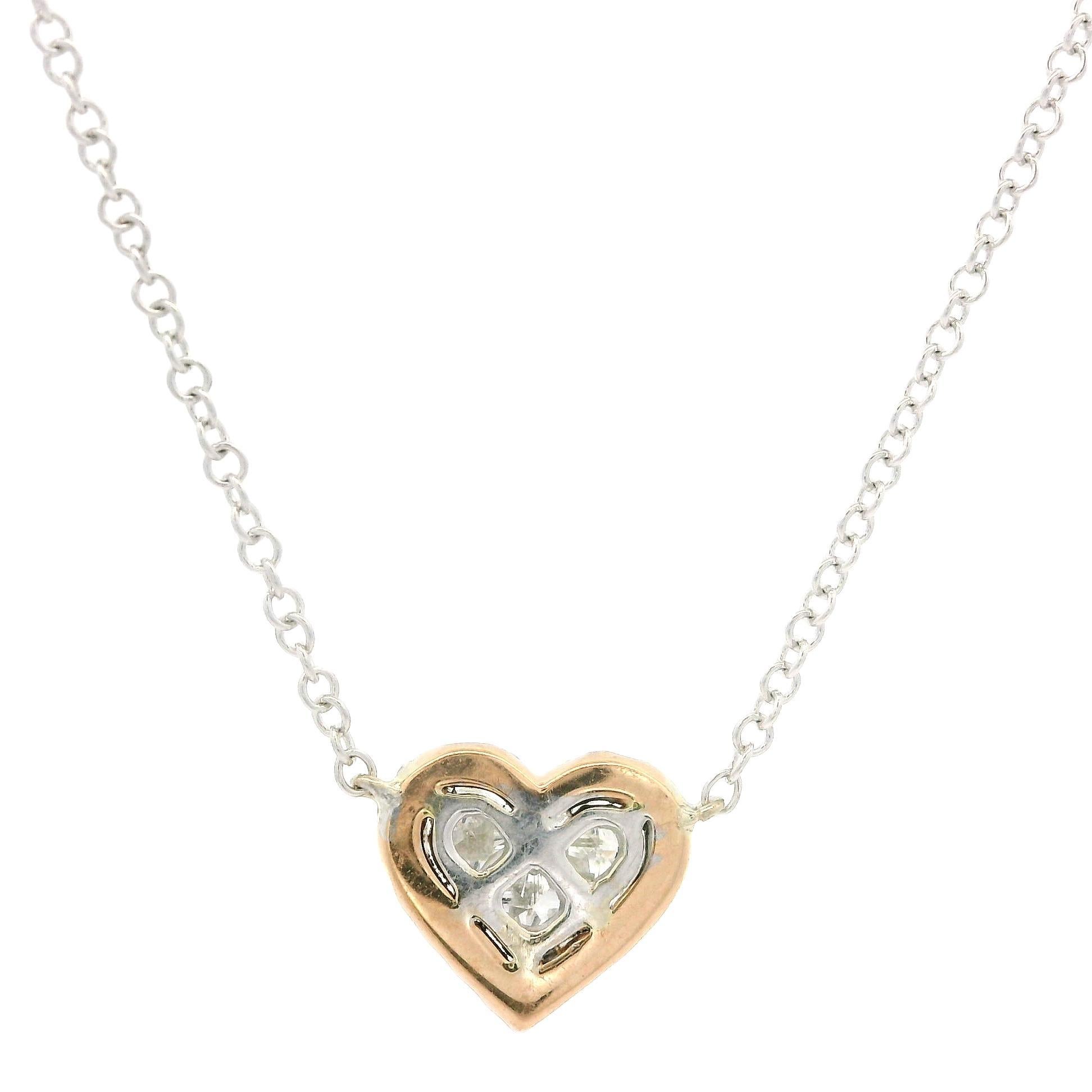 Taille brillant Collier à maillons réglable en or blanc et rose avec pendentif cœur en diamant 0,38 carat en vente