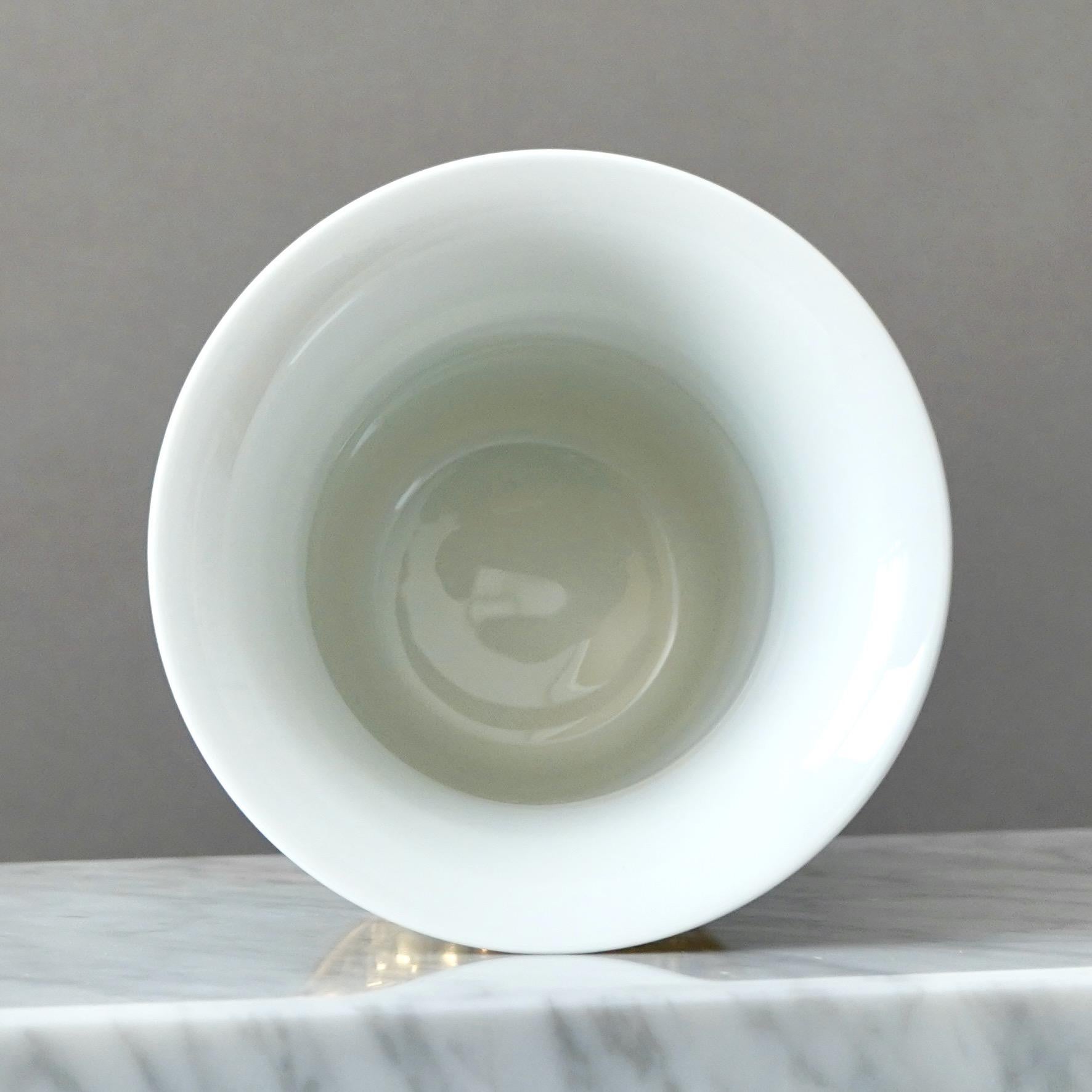 Vaso Art Deco Rosenthal bianco con piede d'oro dipinto a mano. Germania, anni '30. in vendita 2
