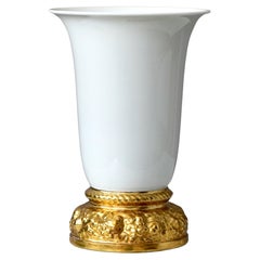 White Rosenthal Art Deco Vase w. hand-painted Gold Foot. Germany, 1930s.
