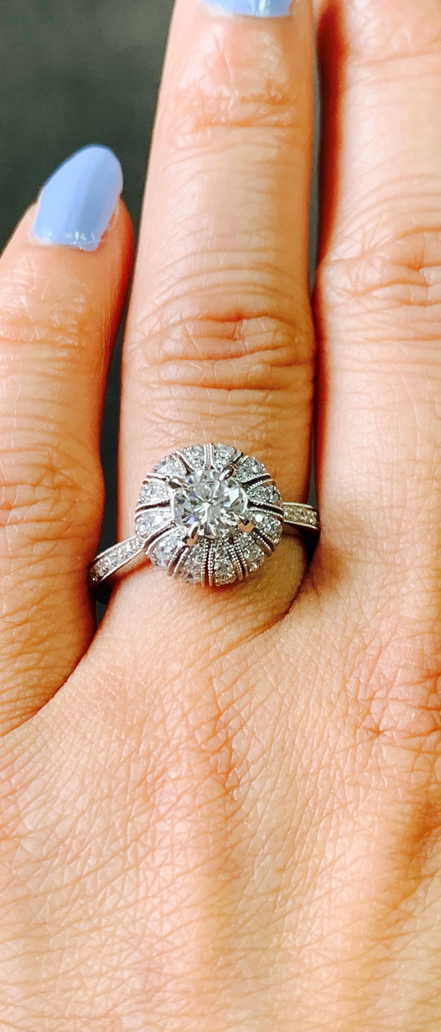 White Round Brilliant Cut Diamond Engagement Ring in 18 Karat White Gold For Sale 5