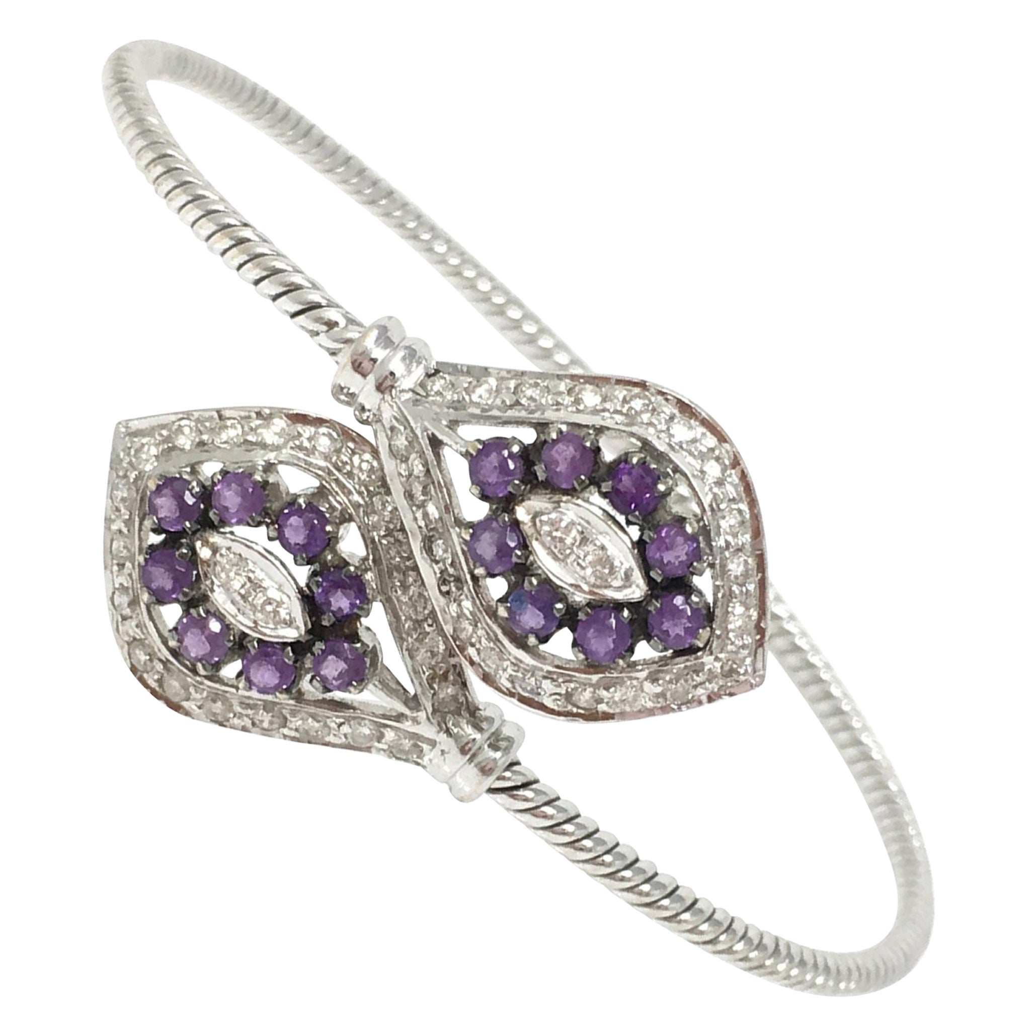 Bracciale flessibile con diamanti tondi brillanti e ametista in oro bianco 18 carati. in vendita