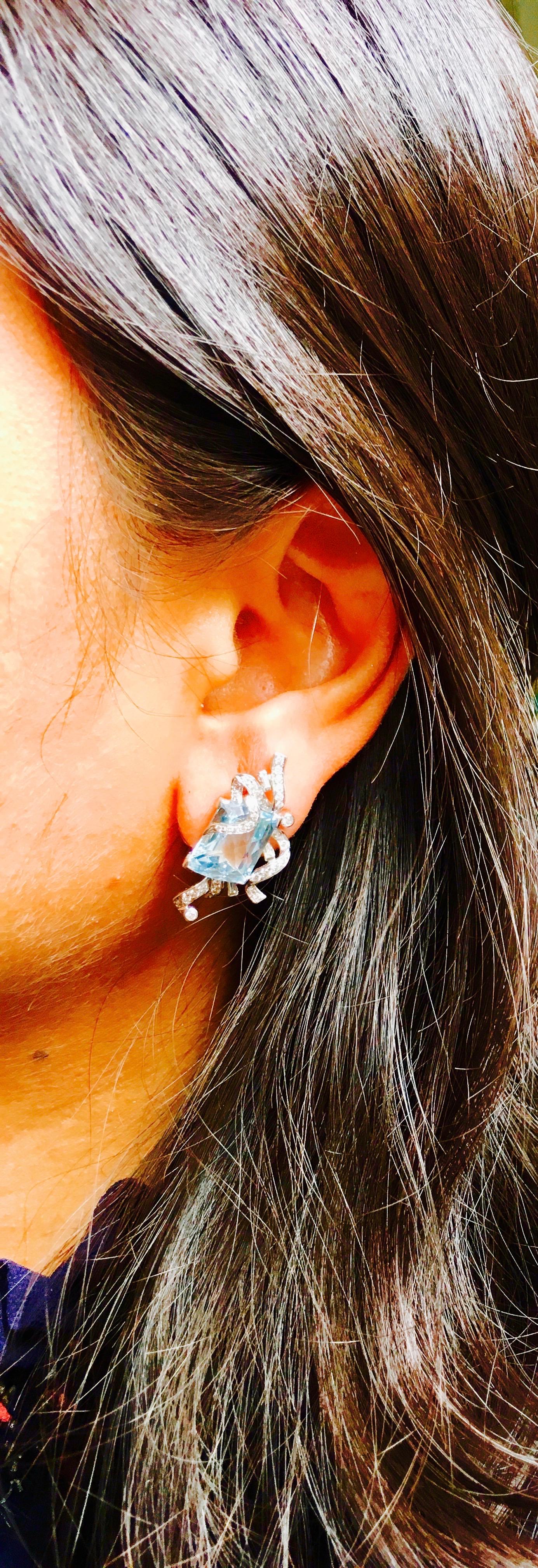 White Round Brilliant Diamond and Blue Topaz Earring Studs in 18 Karat Gold 4