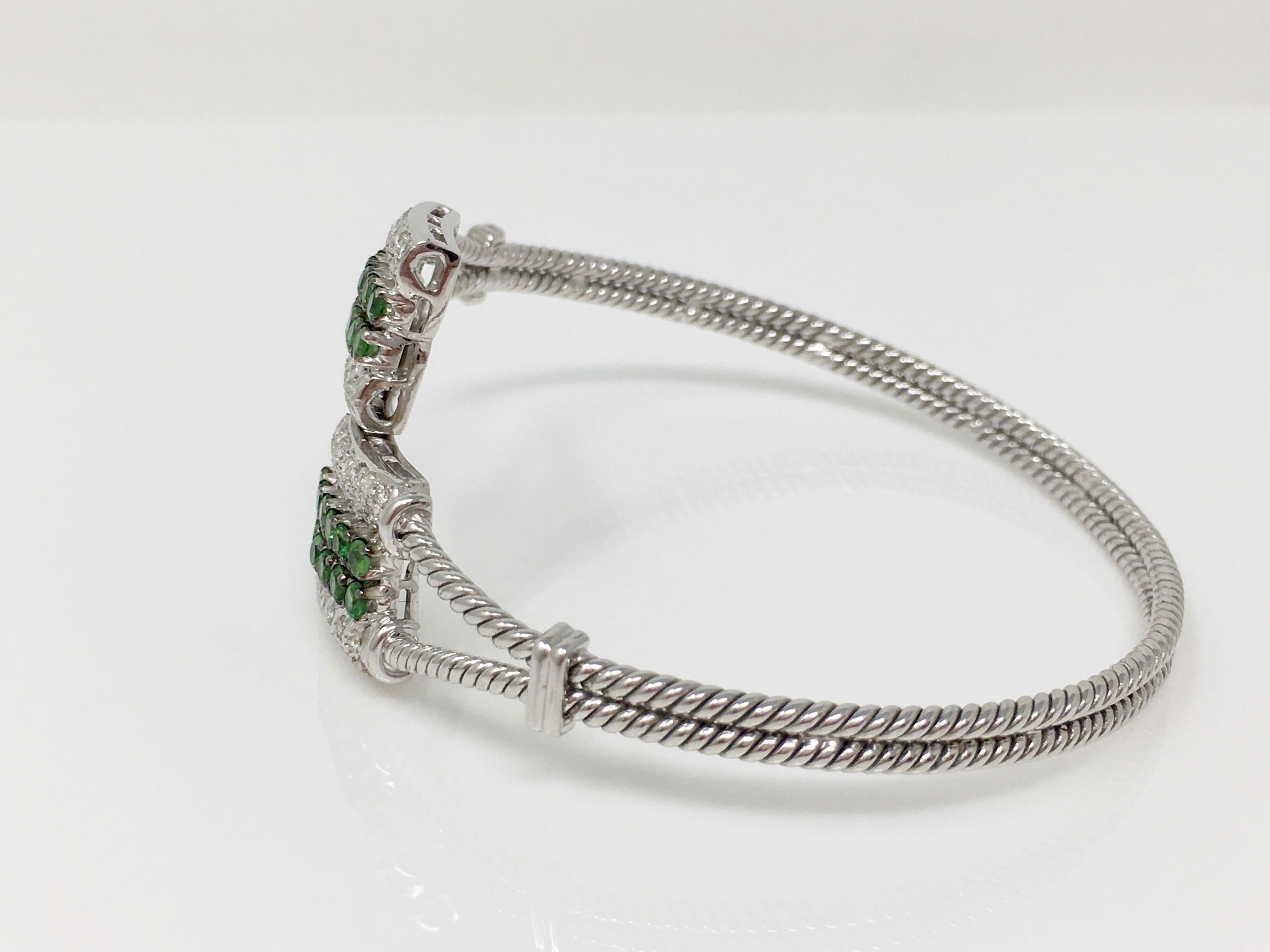 Round Cut White Round Brilliant Diamond And Round Brilliant Tsavorite Flexible Bracelet. For Sale