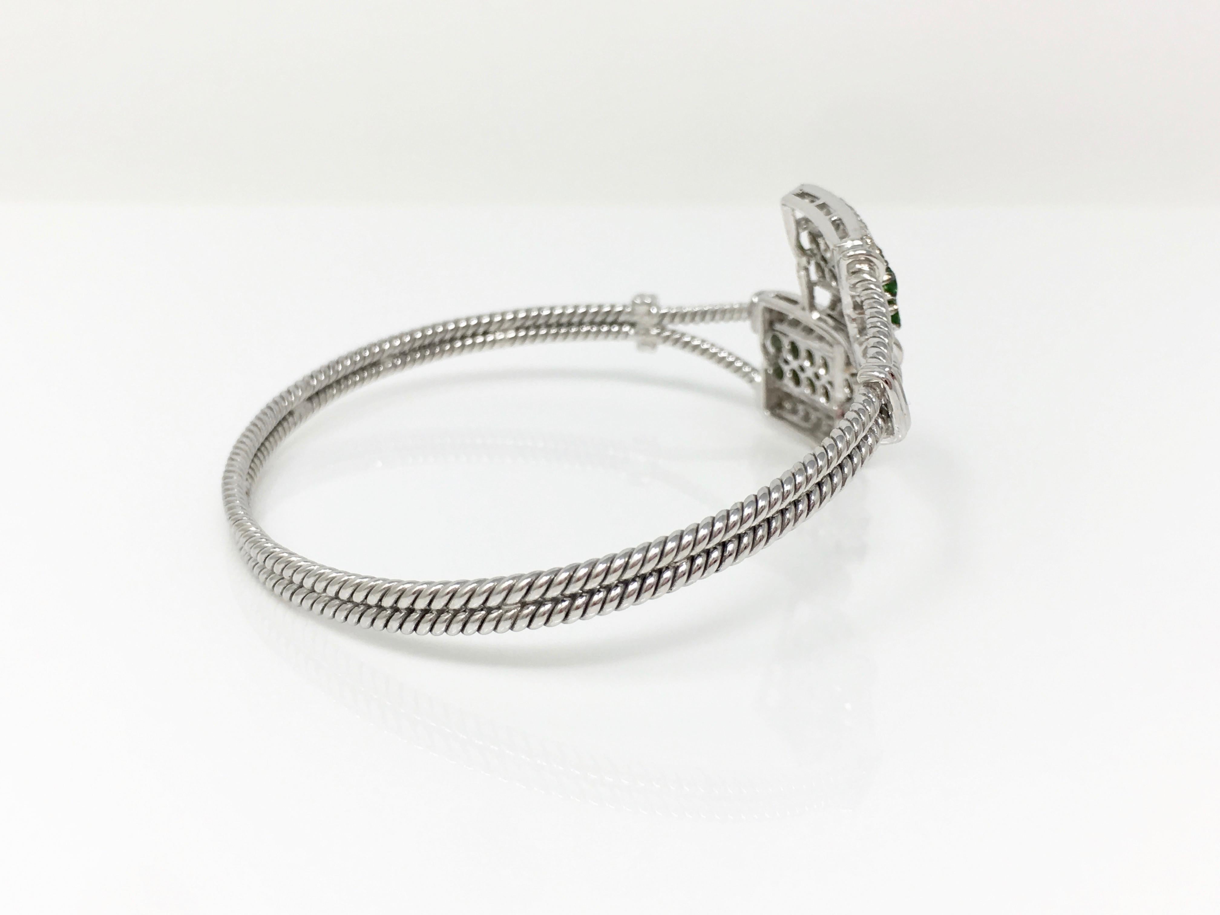 White Round Brilliant Diamond And Round Brilliant Tsavorite Flexible Bracelet. In New Condition For Sale In New York, NY