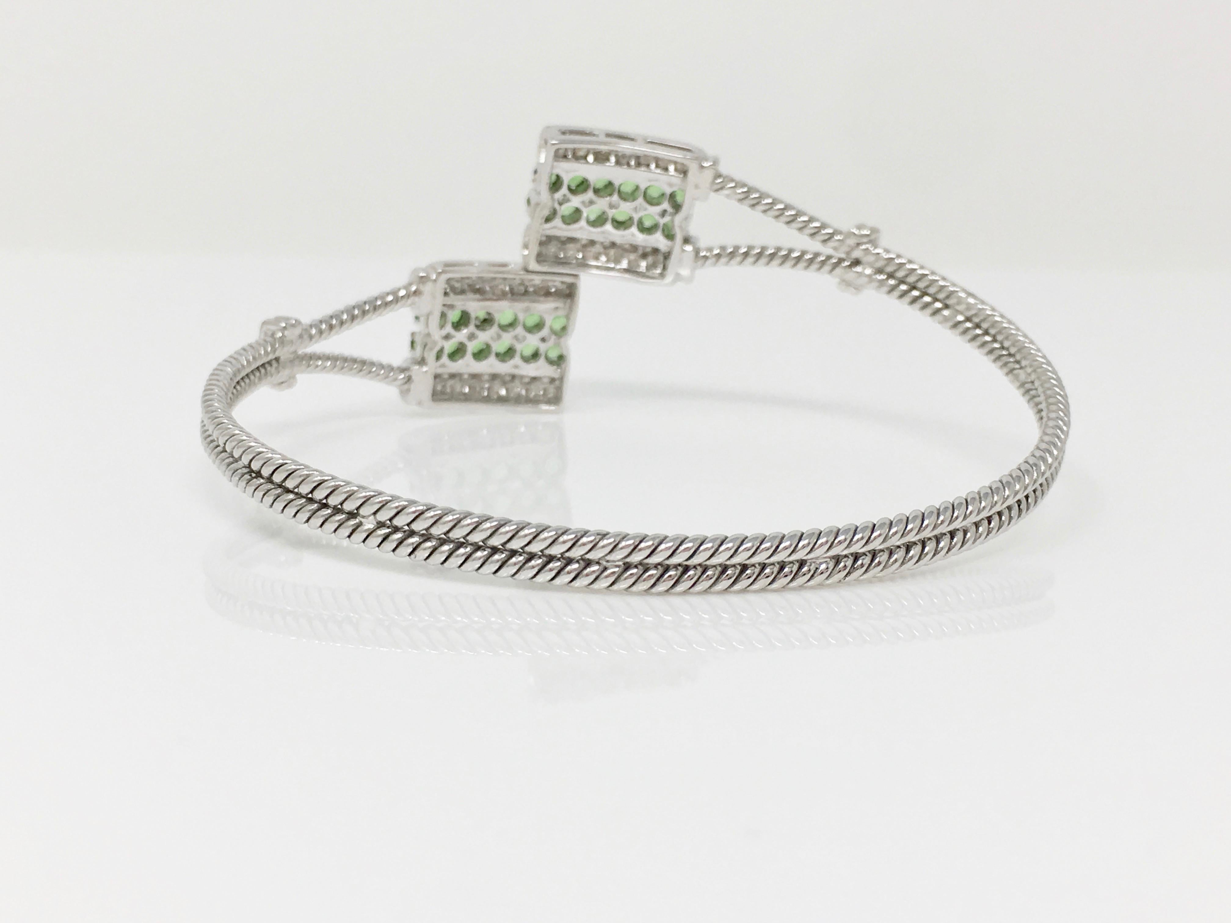 White Round Brilliant Diamond And Round Brilliant Tsavorite Flexible Bracelet.  For Sale 1