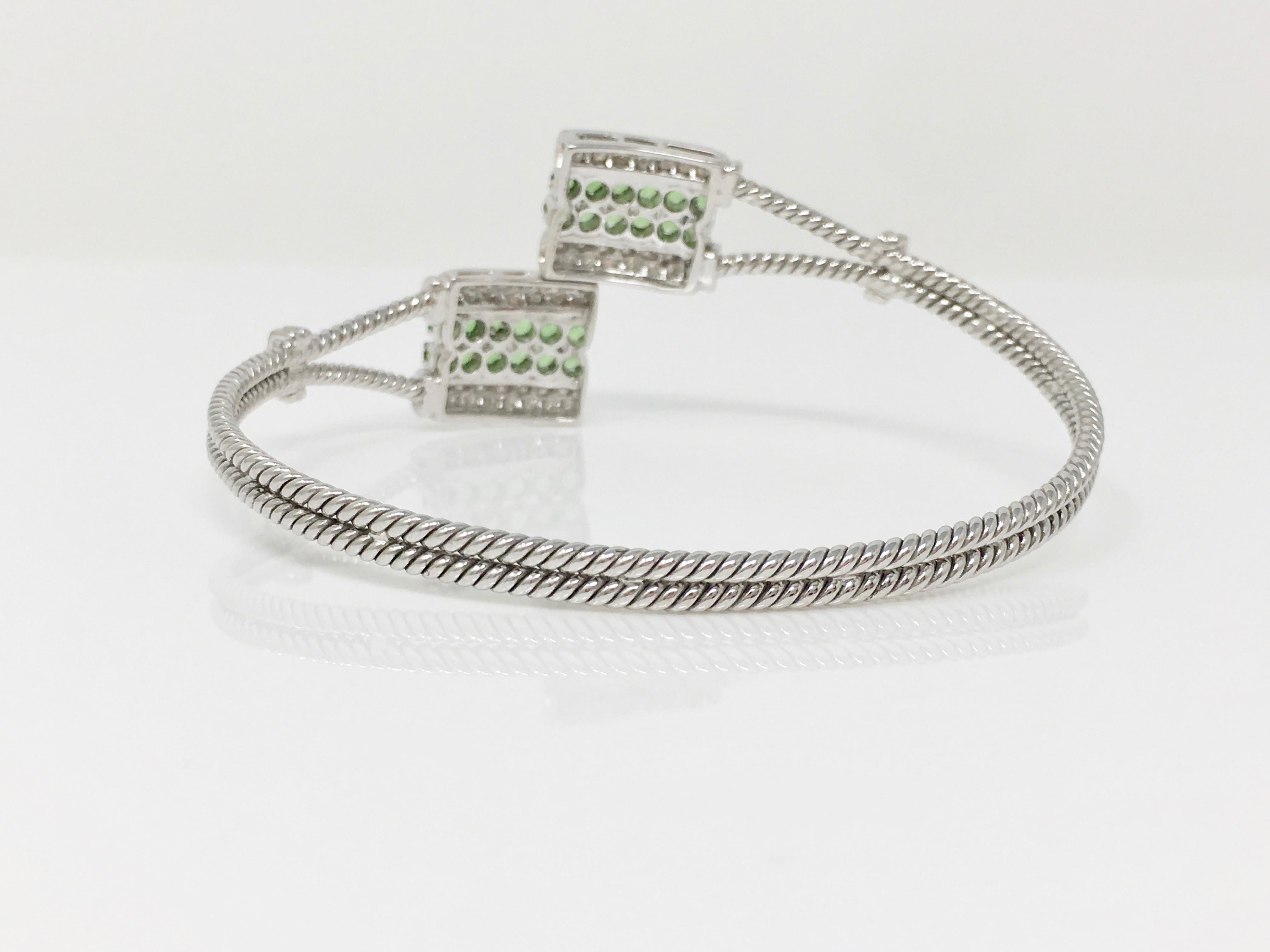 White Round Brilliant Diamond And Round Brilliant Tsavorite Flexible Bracelet. For Sale 1