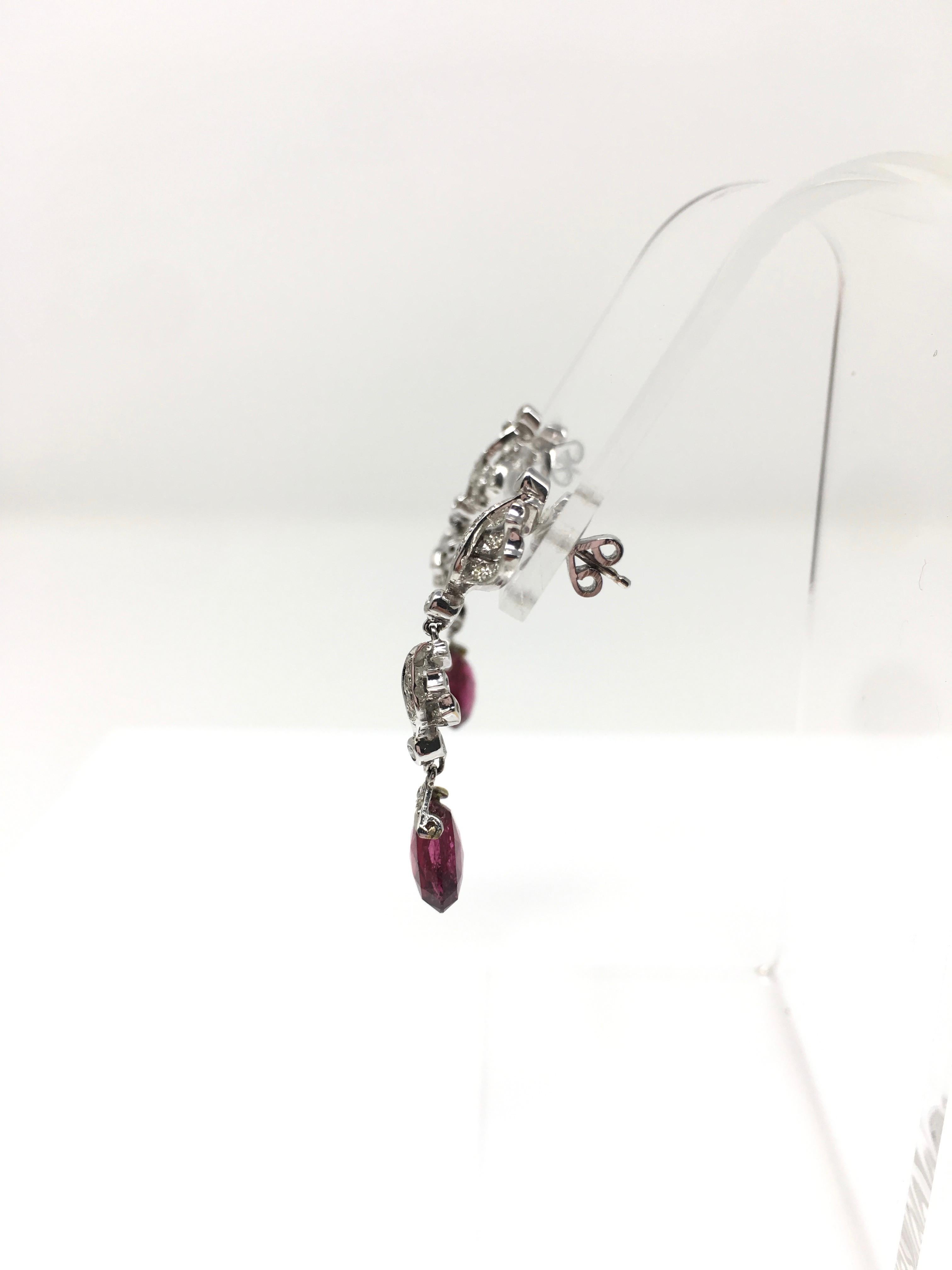 White Round Brilliant Diamond and Rubelite Dangle Earrings in 18 Karat Gold In New Condition For Sale In New York, NY